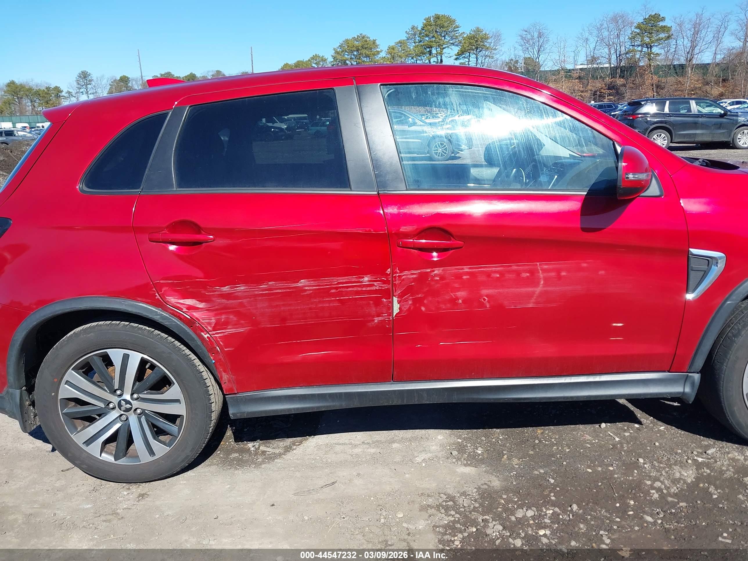 MITSUBISHI OUTLANDER image 6