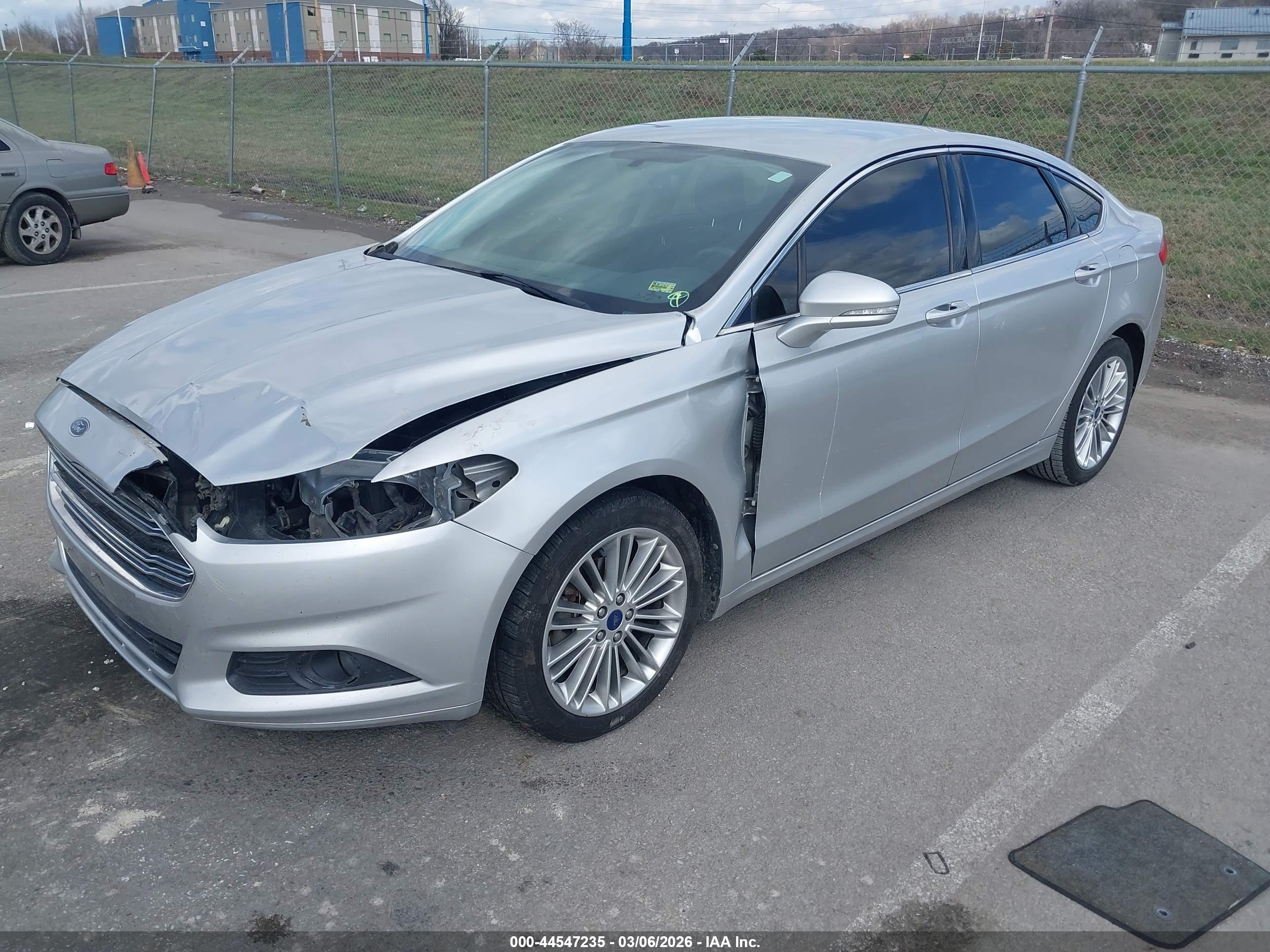 FORD FUSION image 2