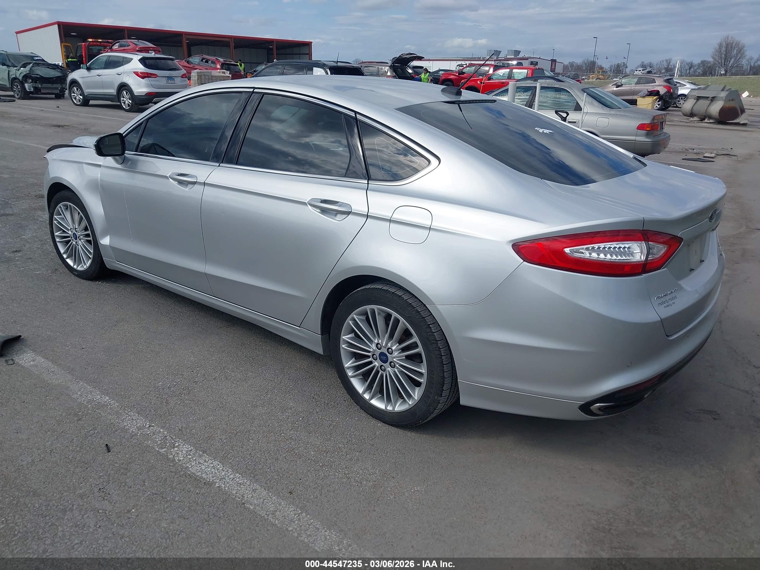 FORD FUSION image 3