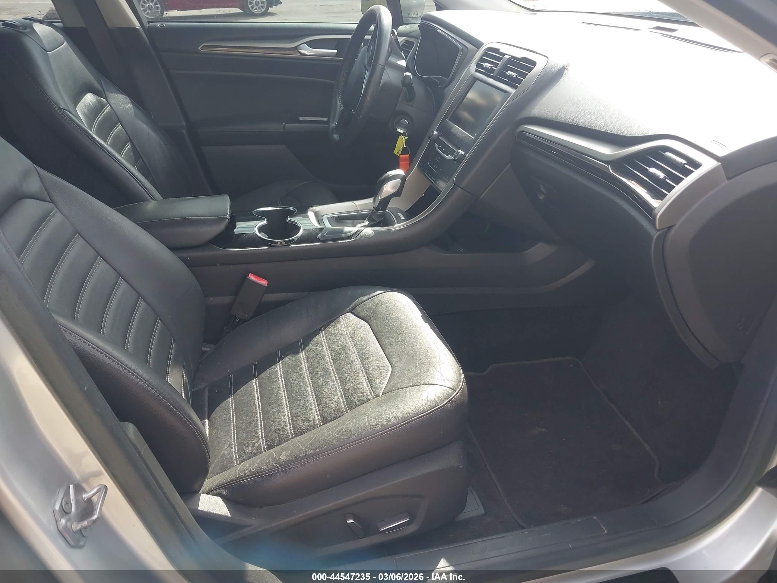 FORD FUSION image 5