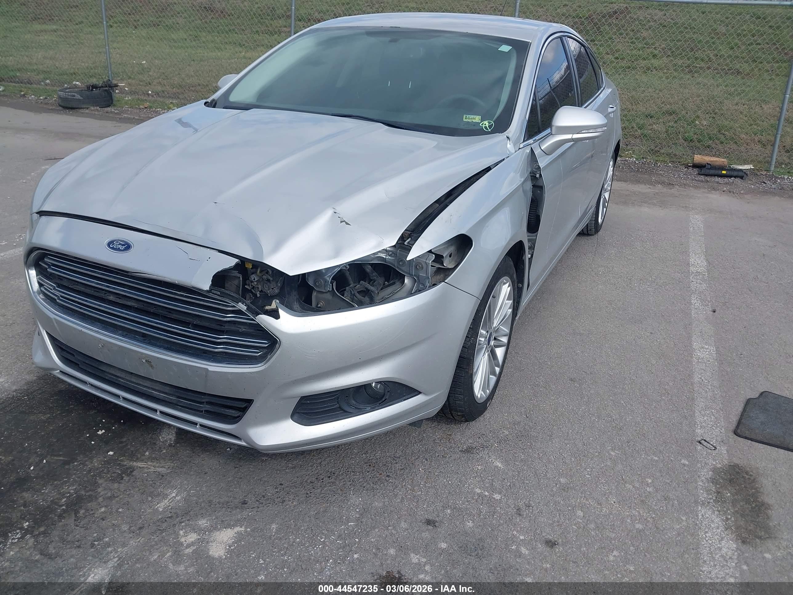 FORD FUSION image 6
