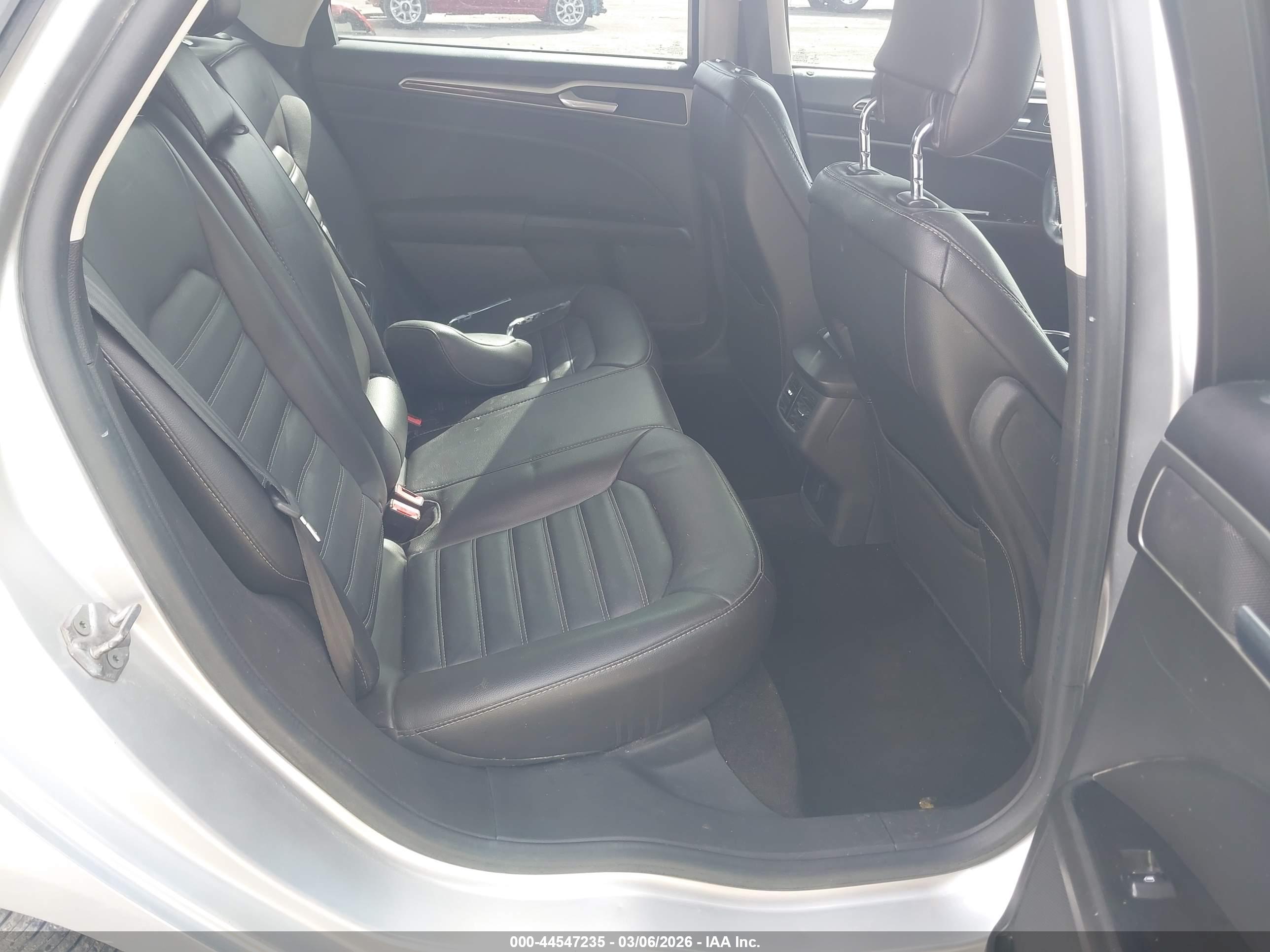 FORD FUSION image 8