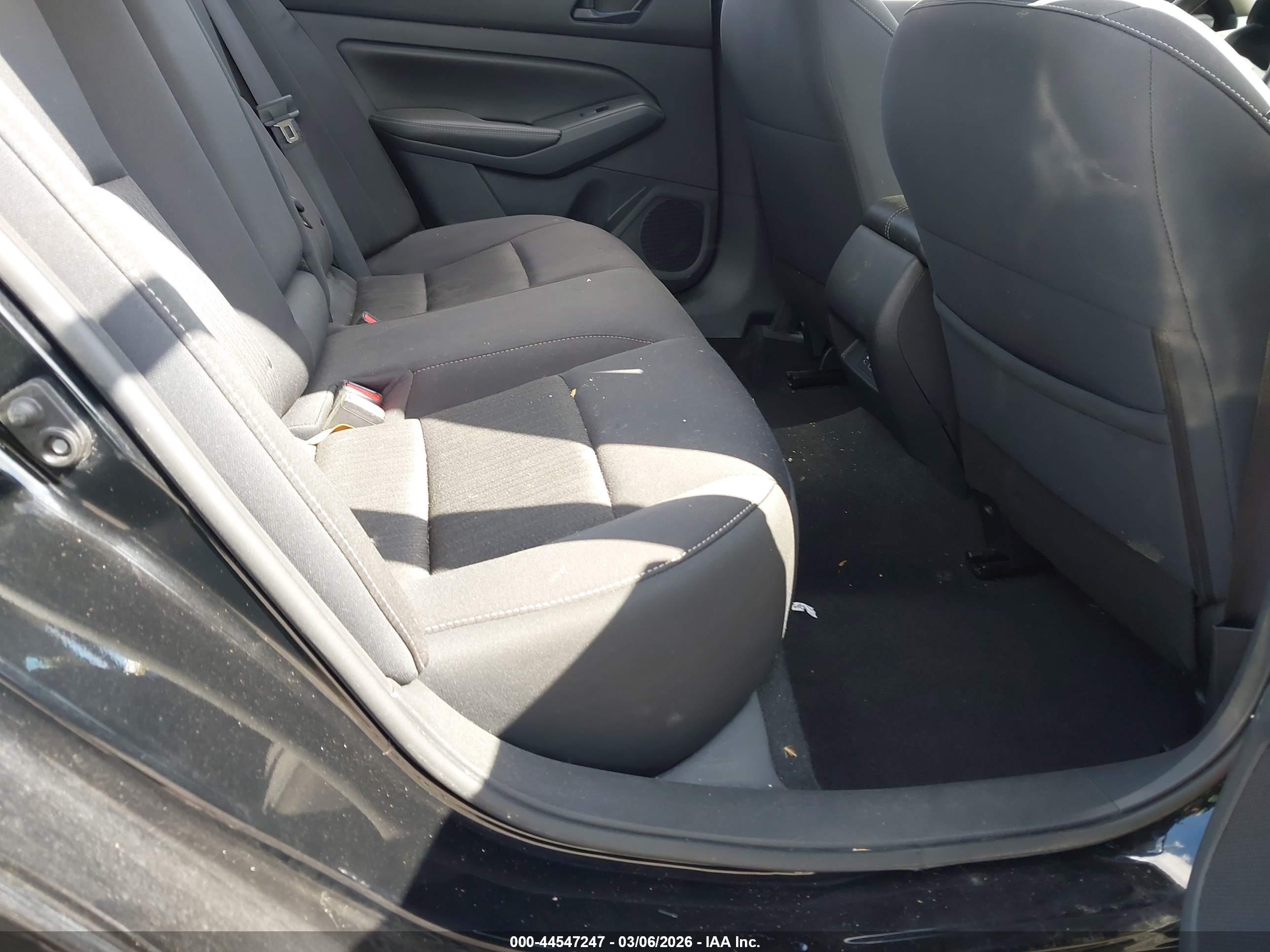 NISSAN ALTIMA image 8
