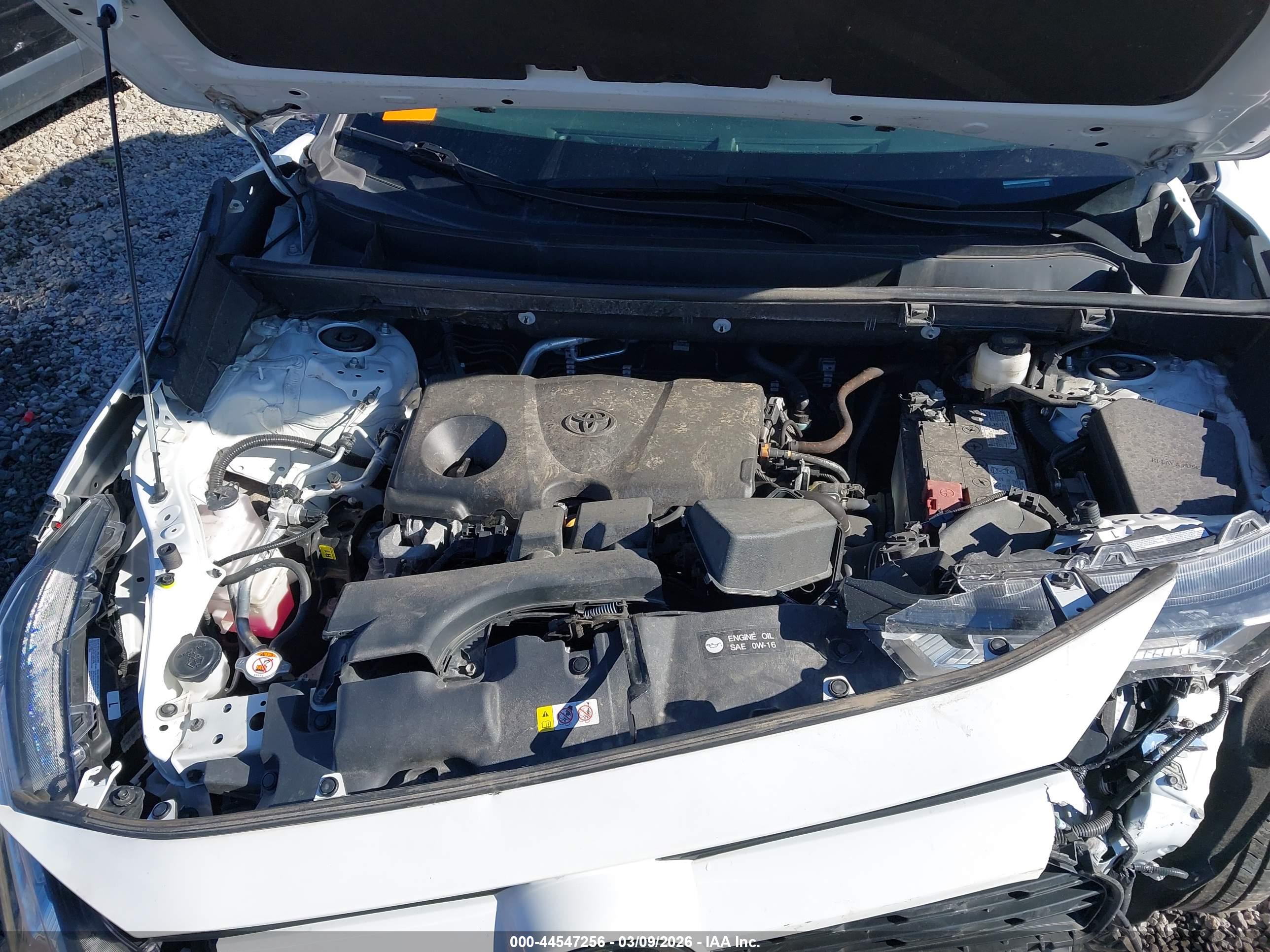 TOYOTA RAV4 image 10