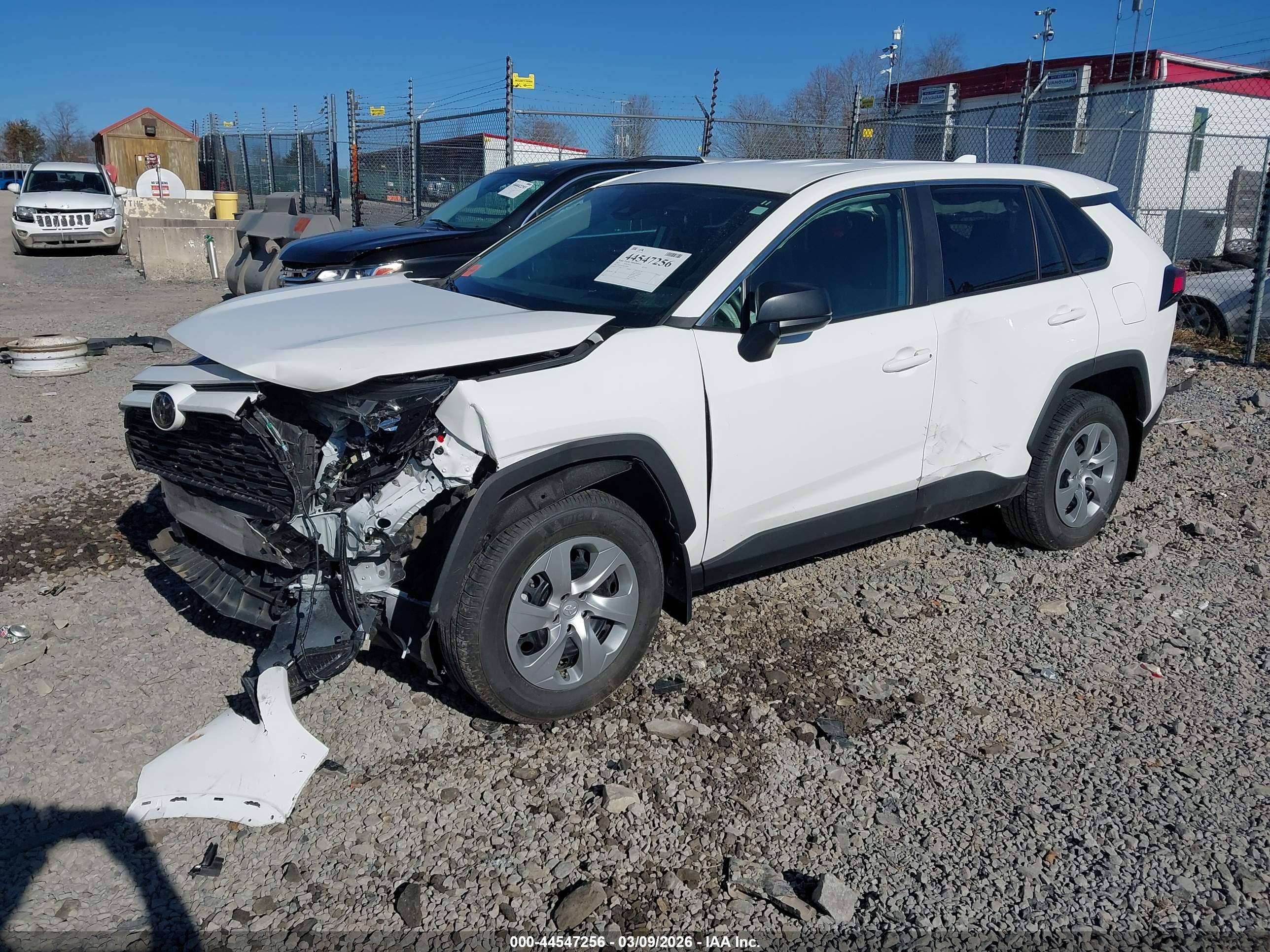 TOYOTA RAV4 image 2