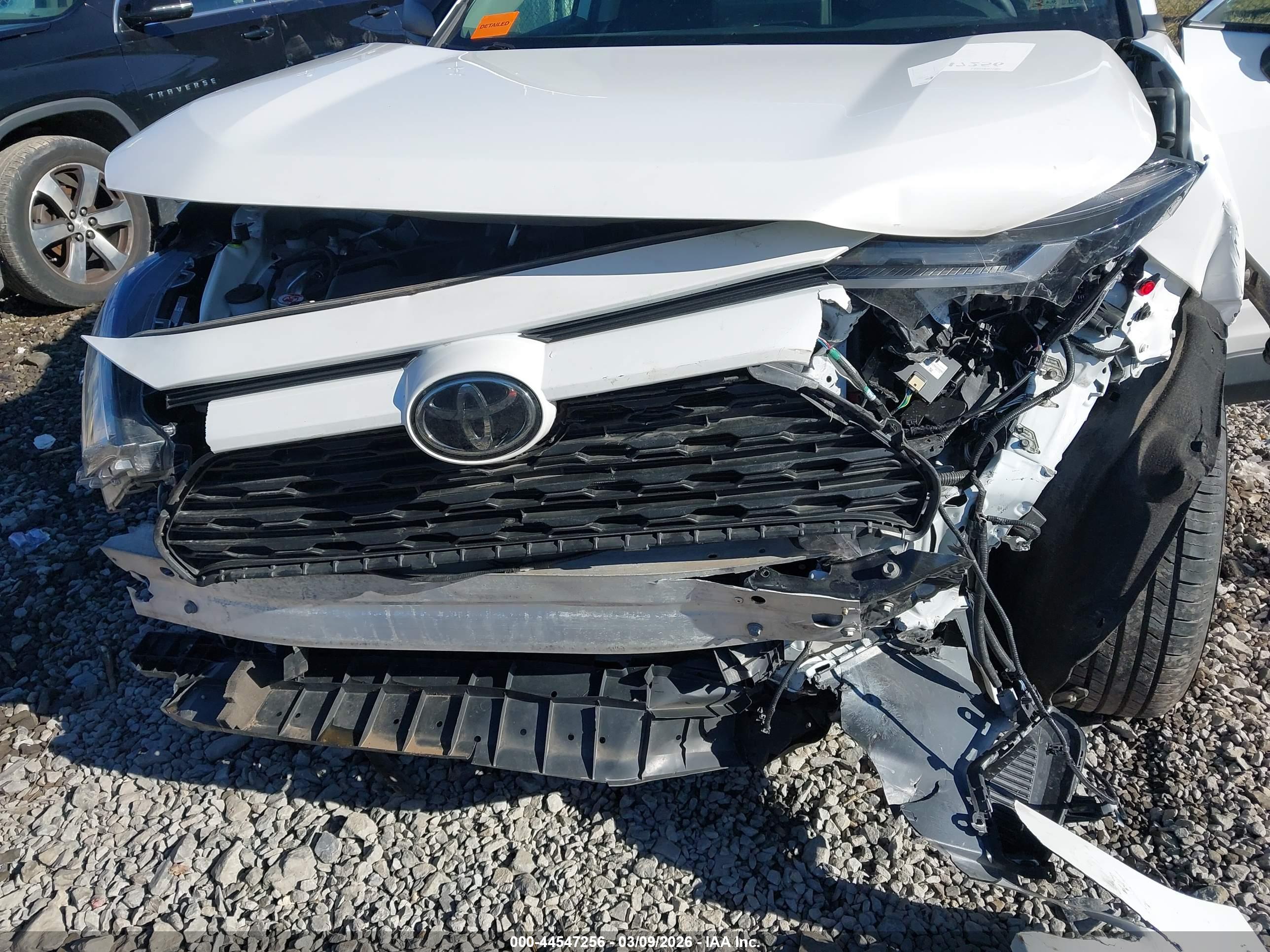 TOYOTA RAV4 image 6
