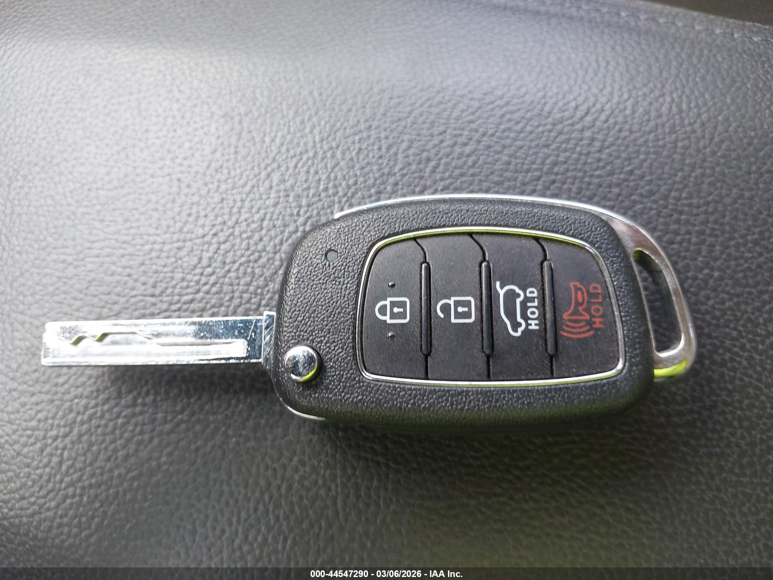 HYUNDAI SANTA image 11
