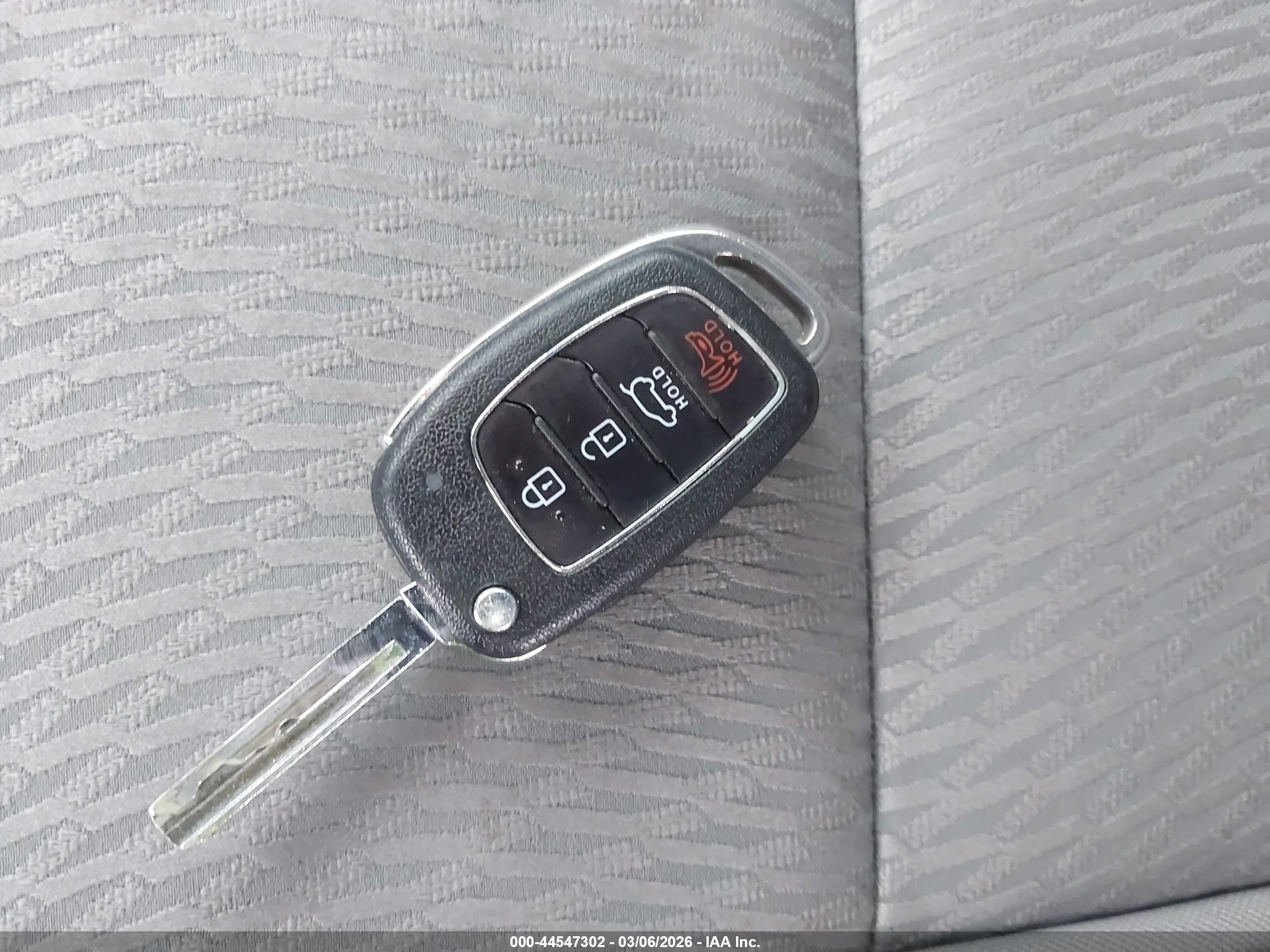 HYUNDAI SANTA image 11