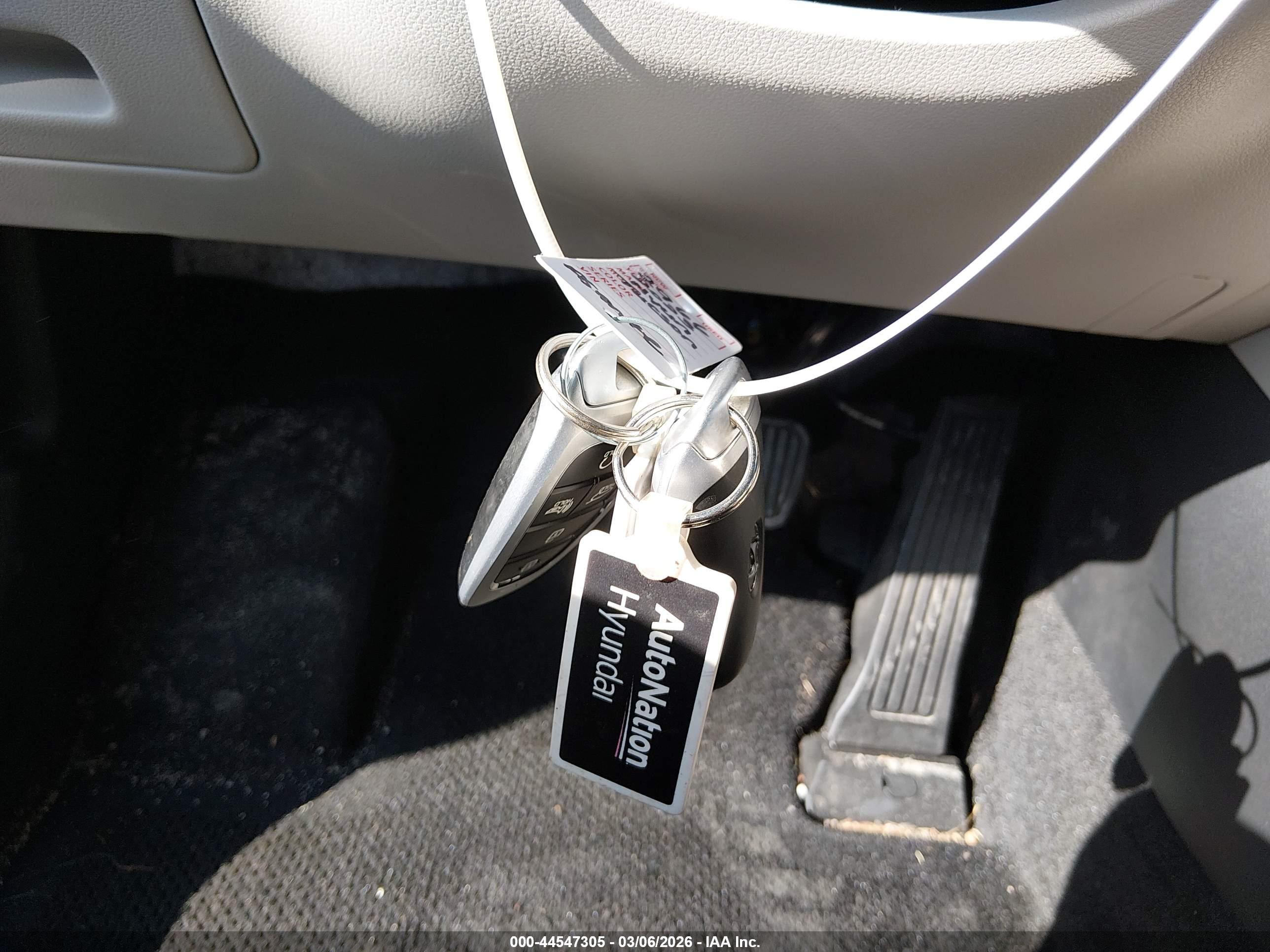 HYUNDAI TUCSON image 11
