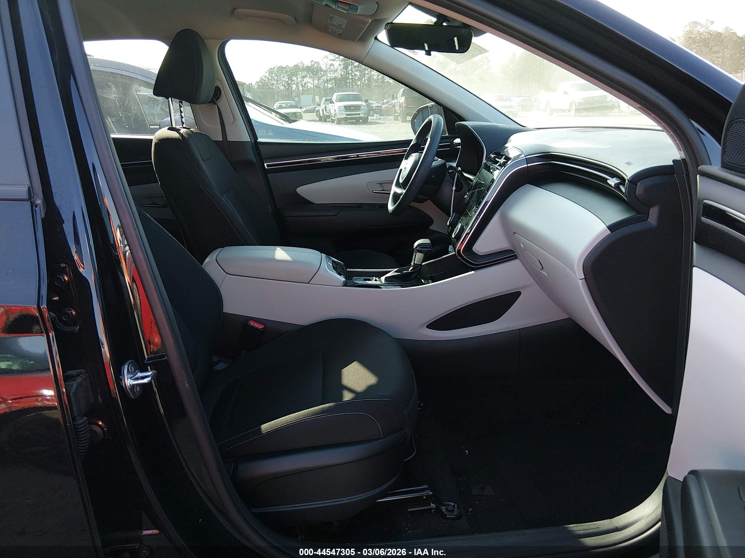 HYUNDAI TUCSON image 5