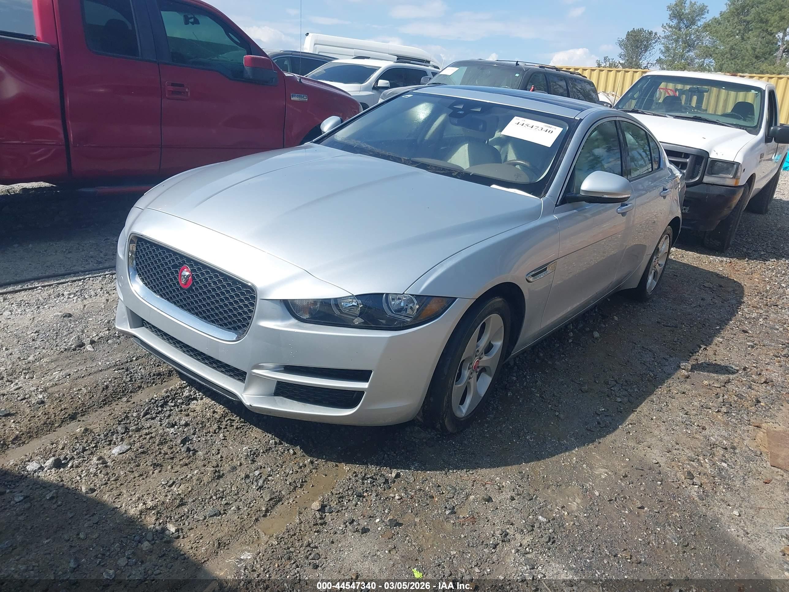 JAGUAR XE image 2