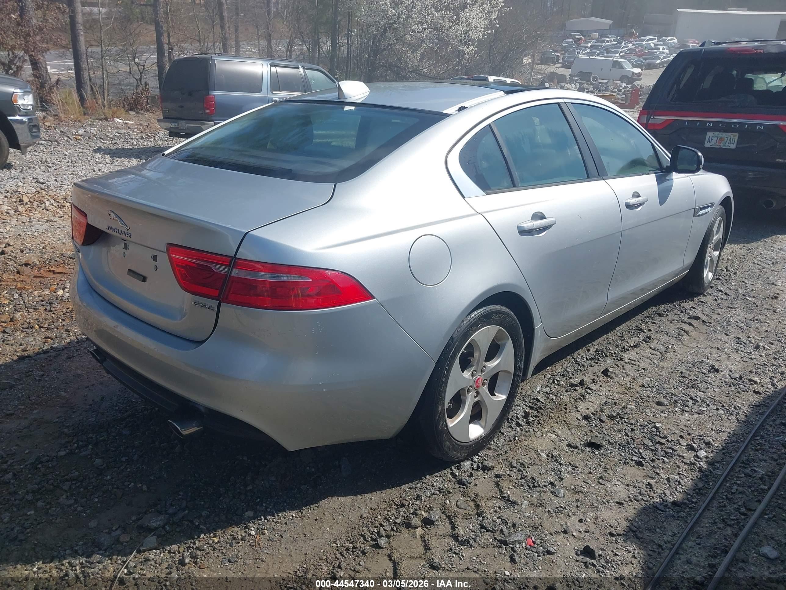 JAGUAR XE image 4