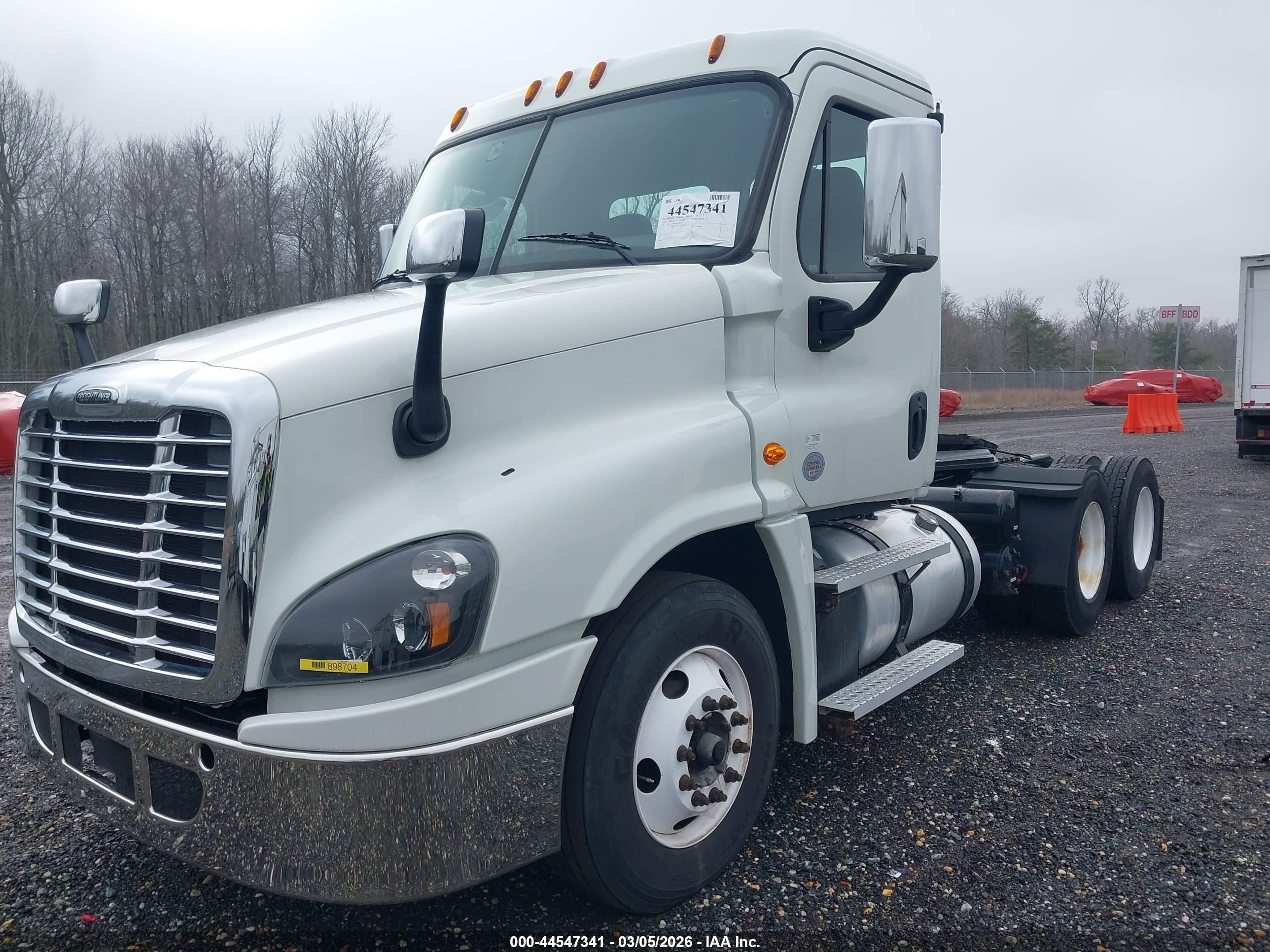 FREIGHTLINER CASCADIA image 2