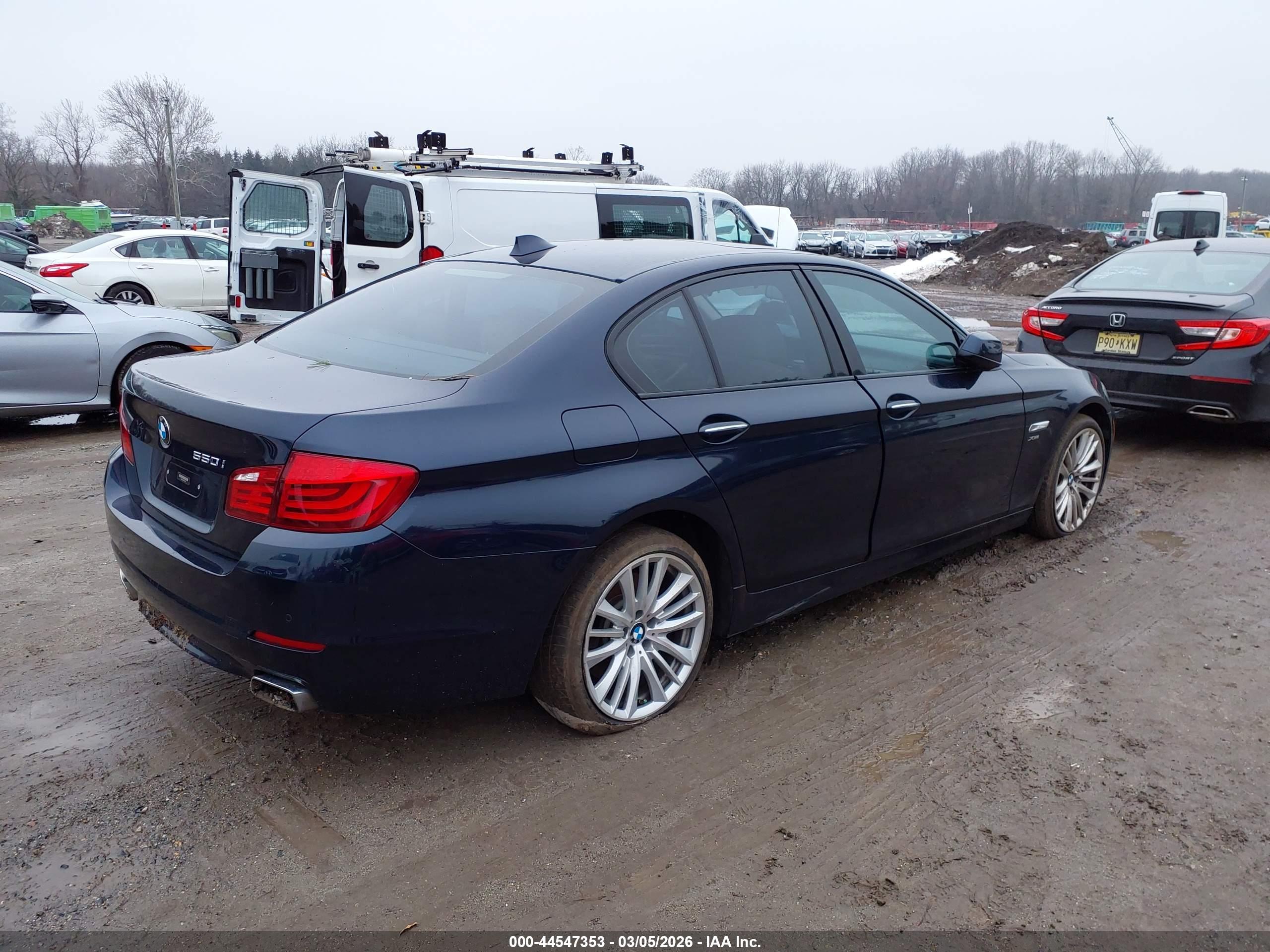 BMW 550I image 4