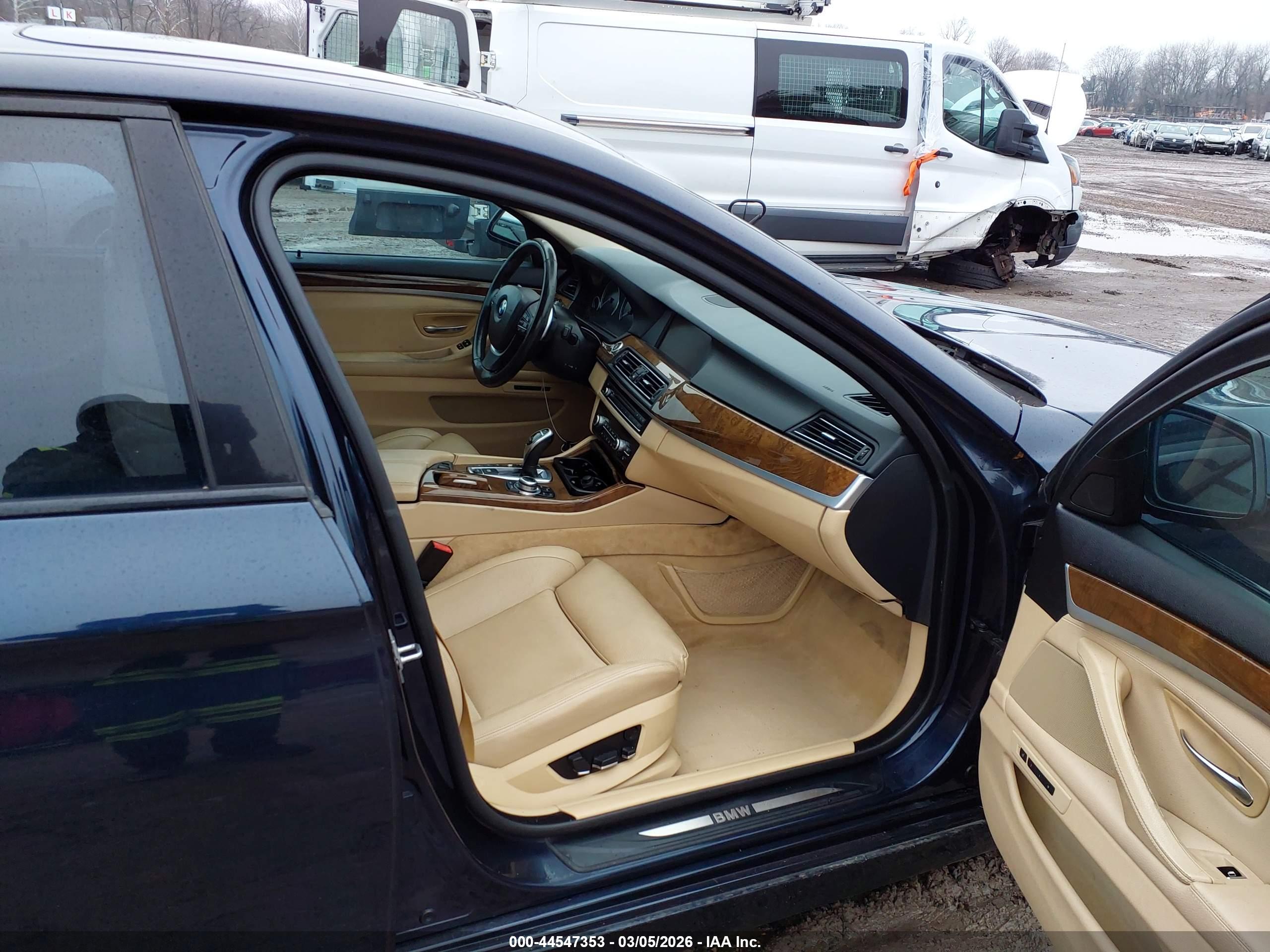 BMW 550I image 5