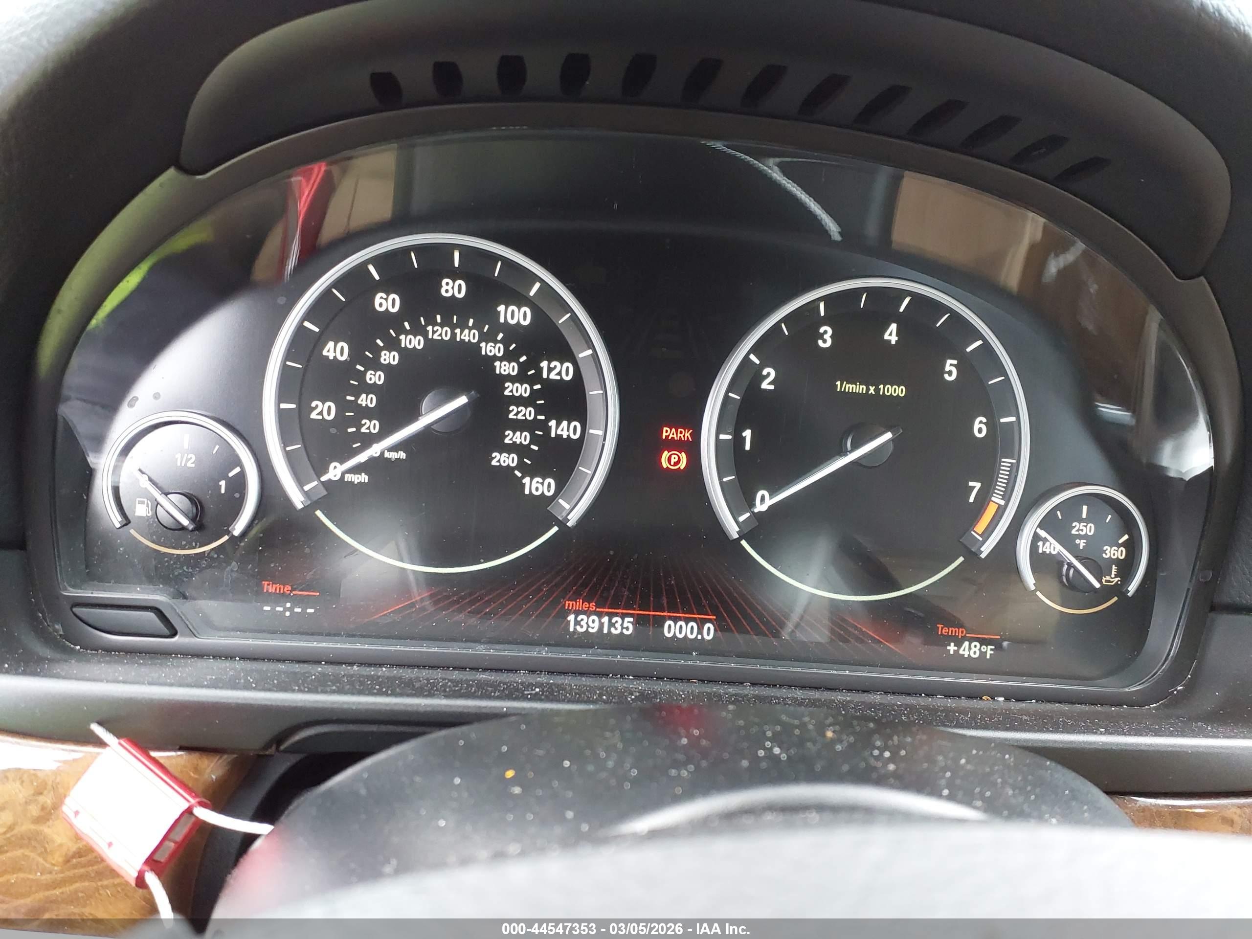 BMW 550I image 7