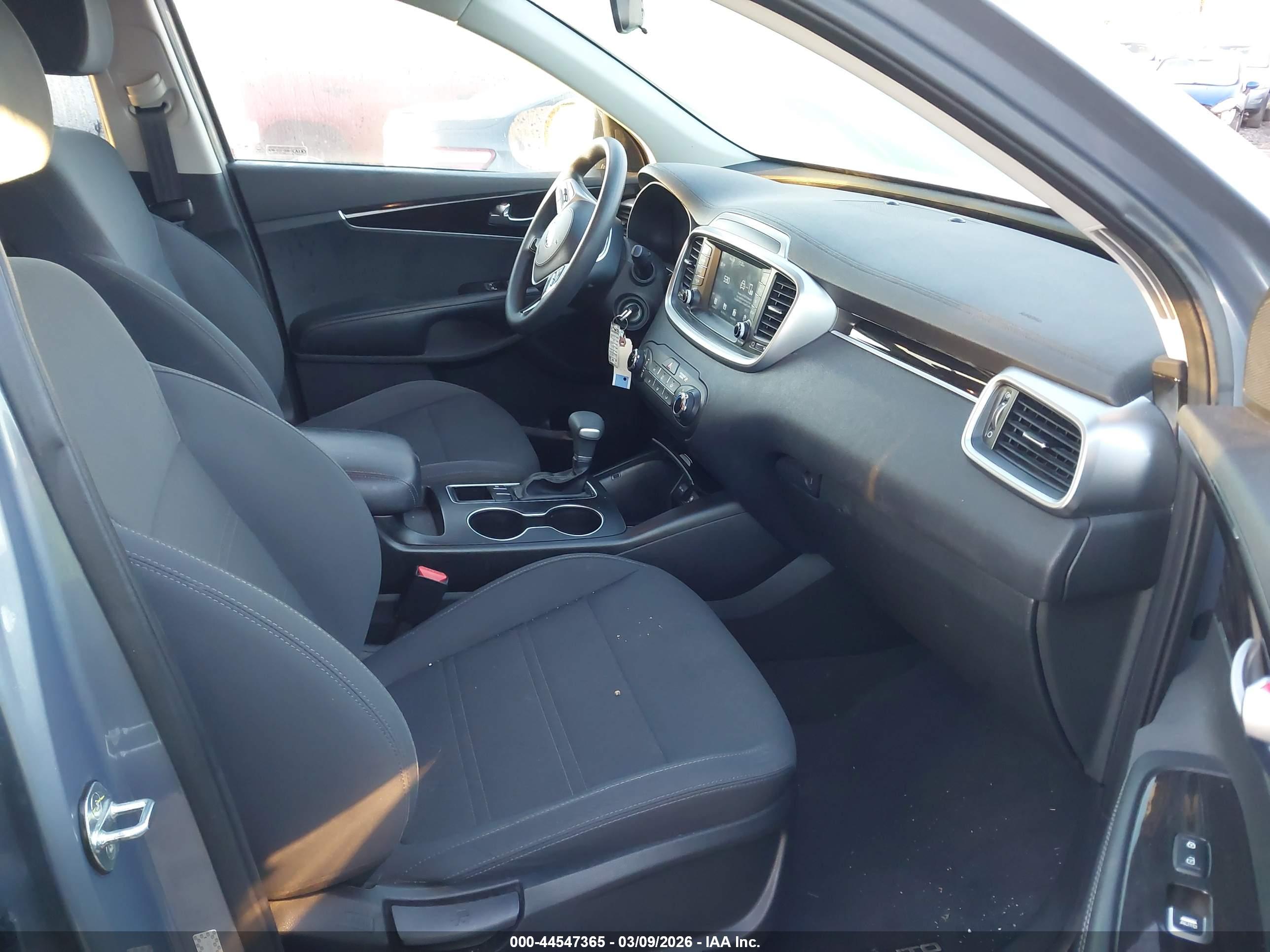 KIA SORENTO image 5
