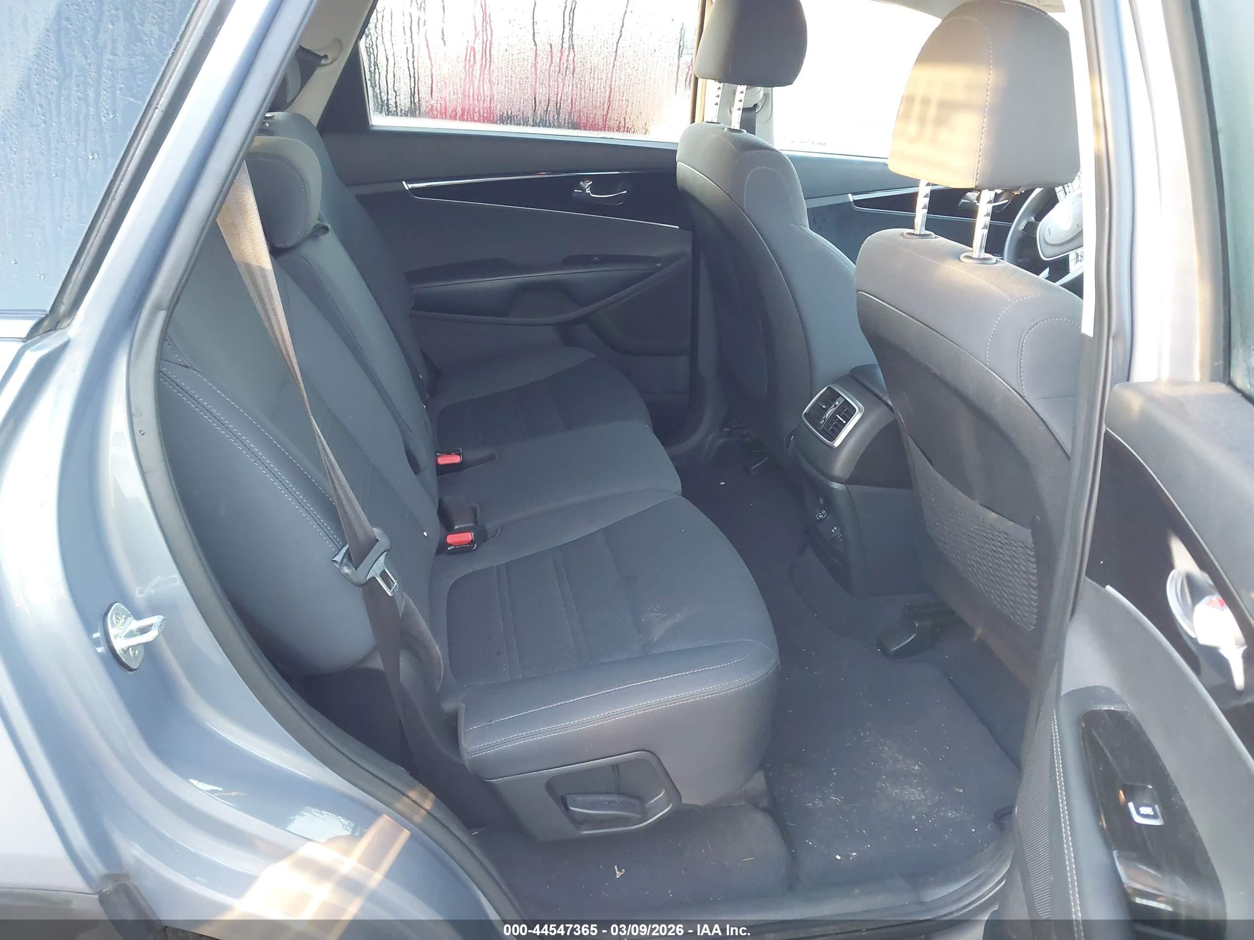 KIA SORENTO image 8
