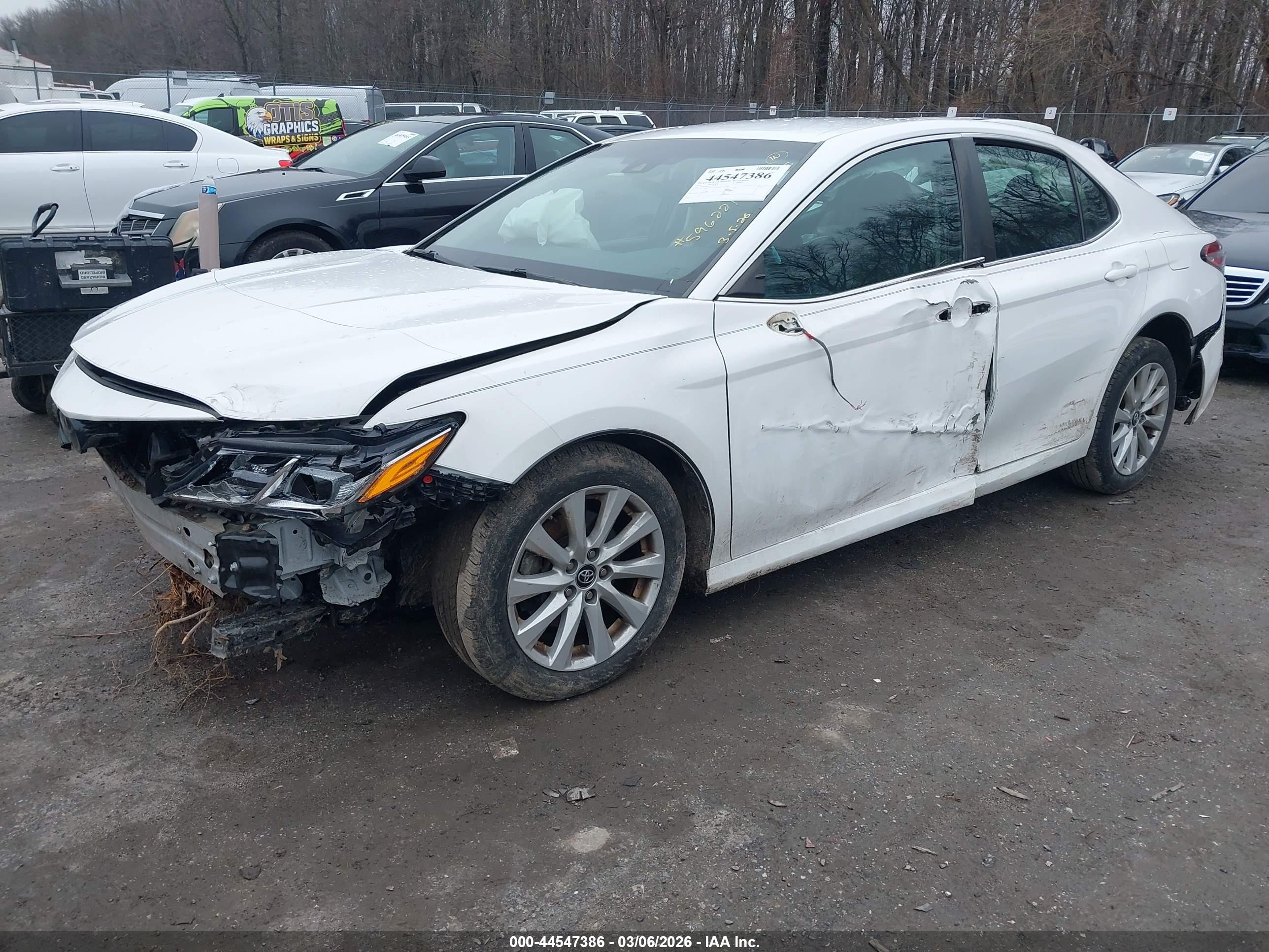 TOYOTA CAMRY image 2