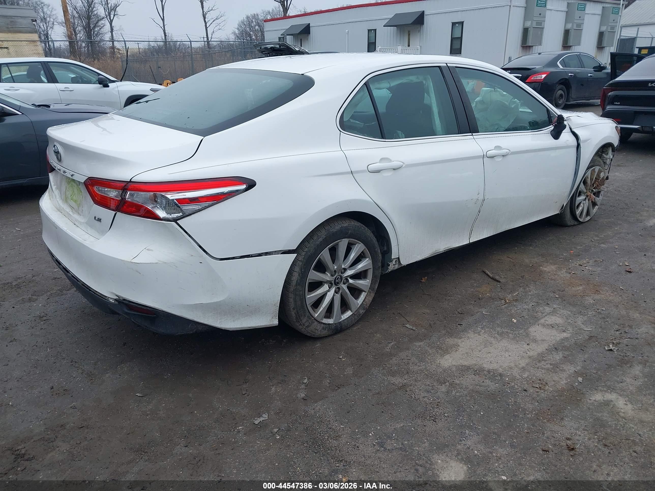 TOYOTA CAMRY image 4