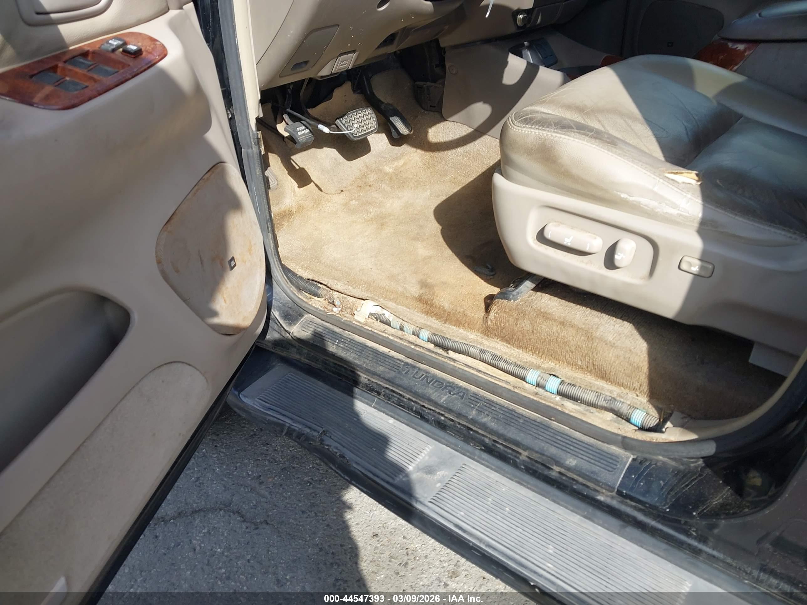 TOYOTA TUNDRA image 6