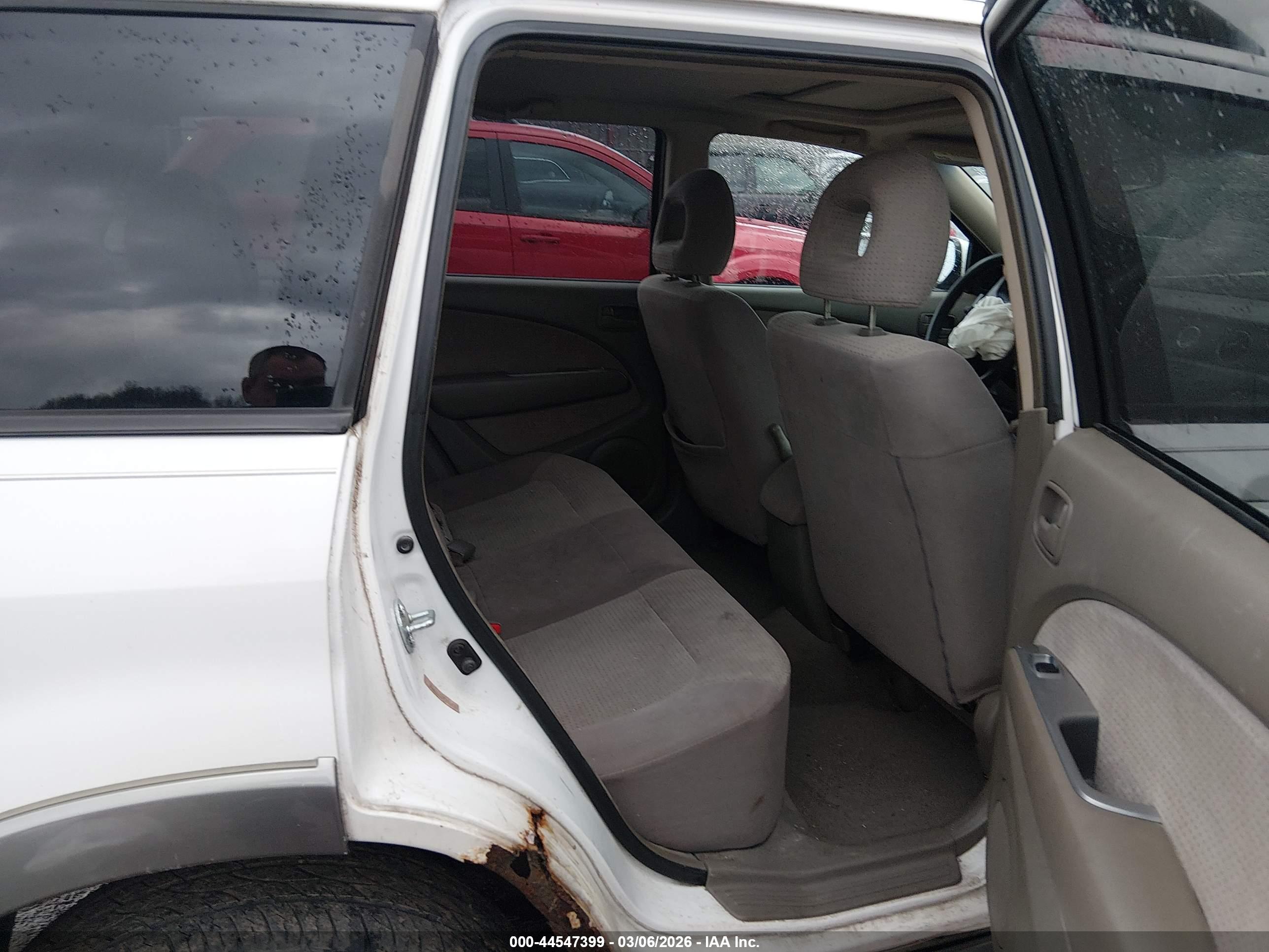 MITSUBISHI OUTLANDER image 8