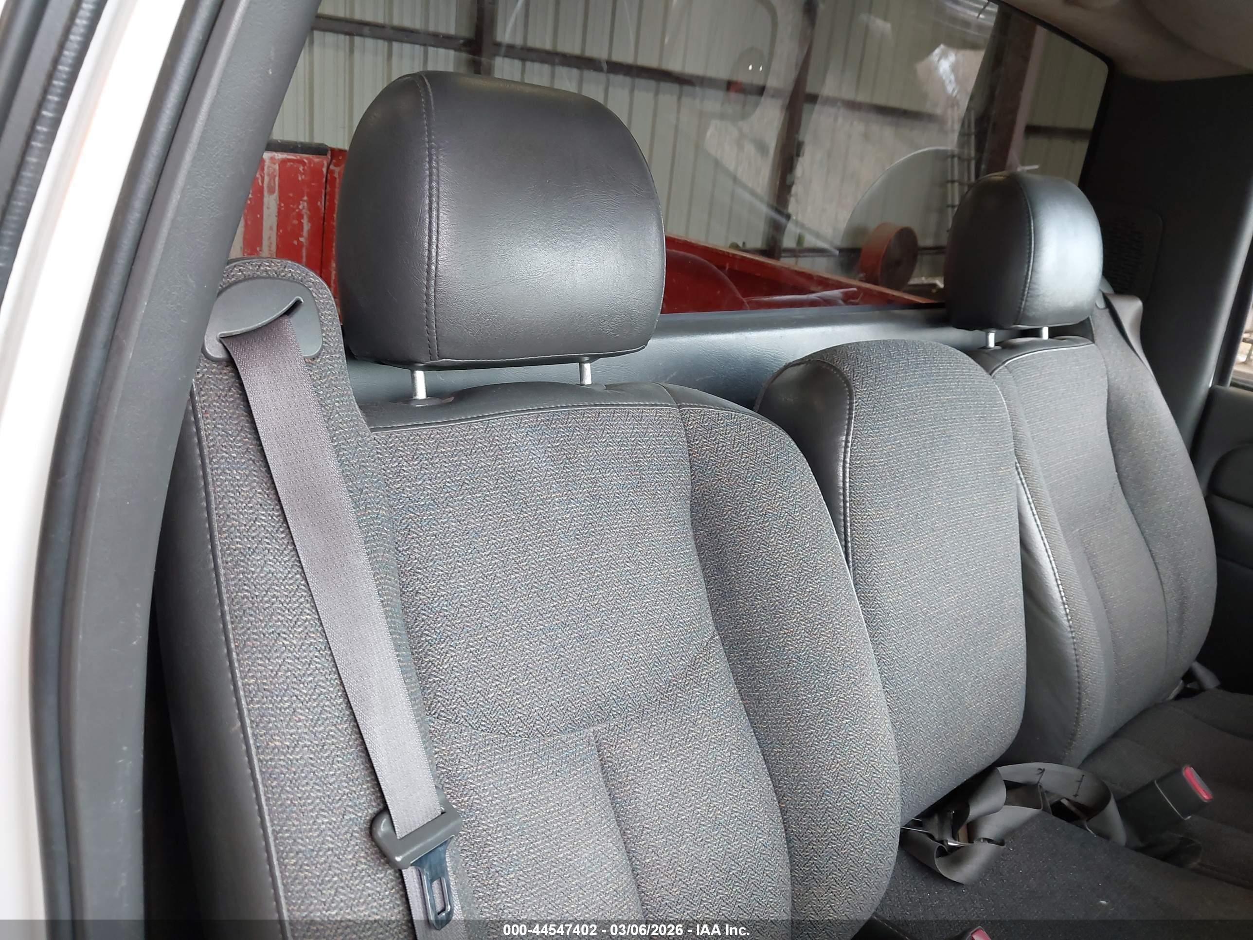 CHEVROLET SILVERADO image 8