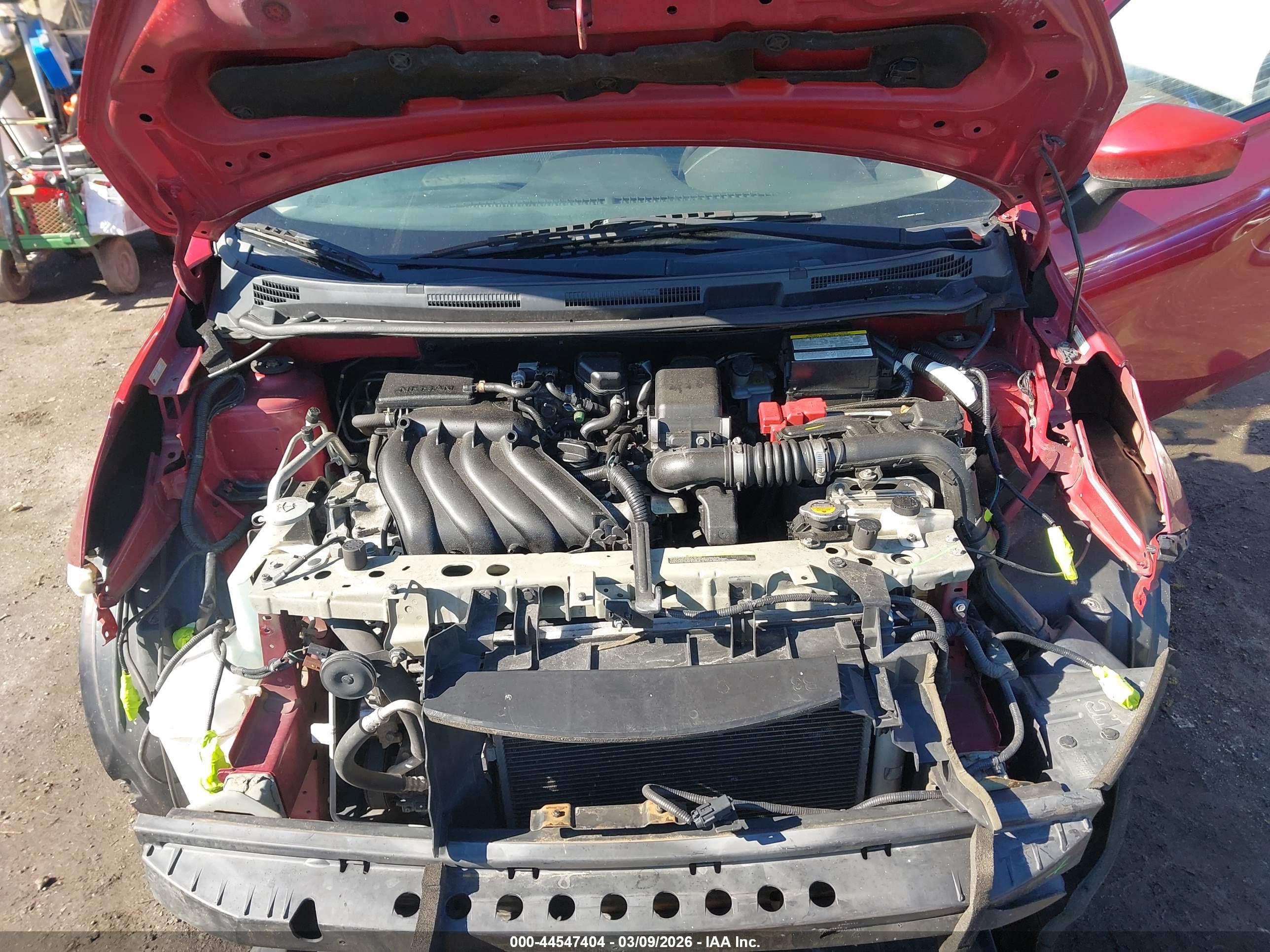 NISSAN VERSA image 10