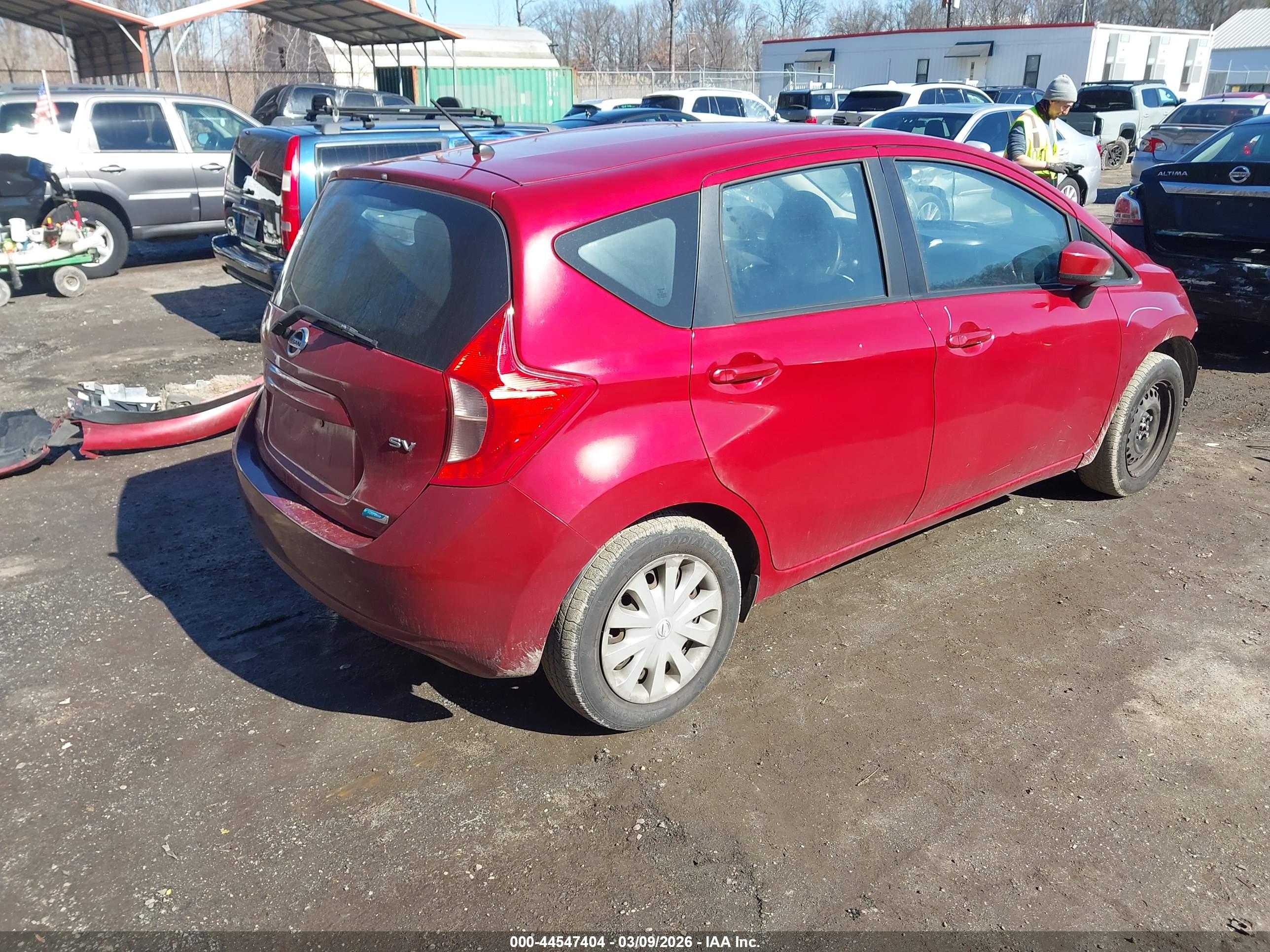 NISSAN VERSA image 4