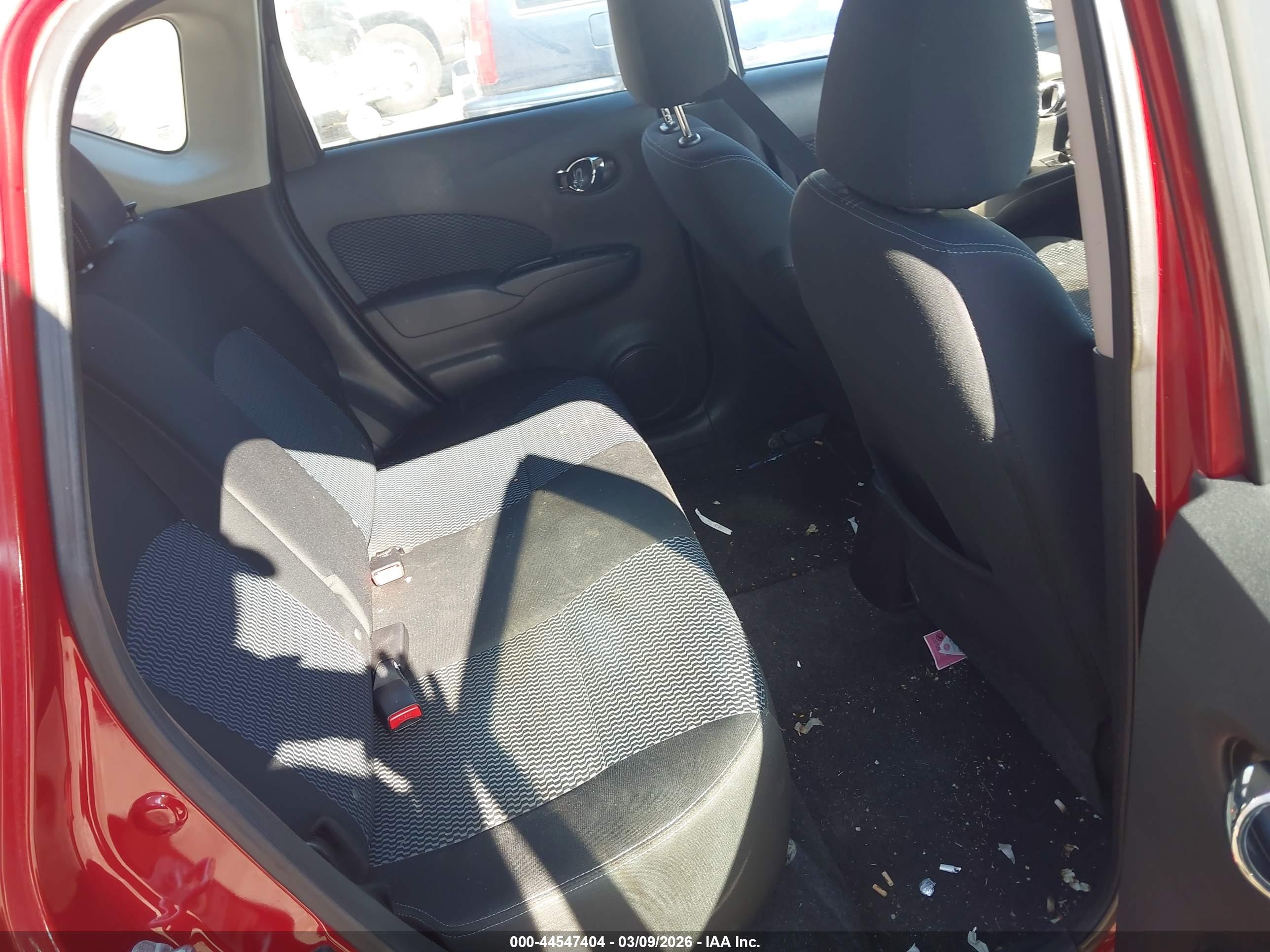 NISSAN VERSA image 8