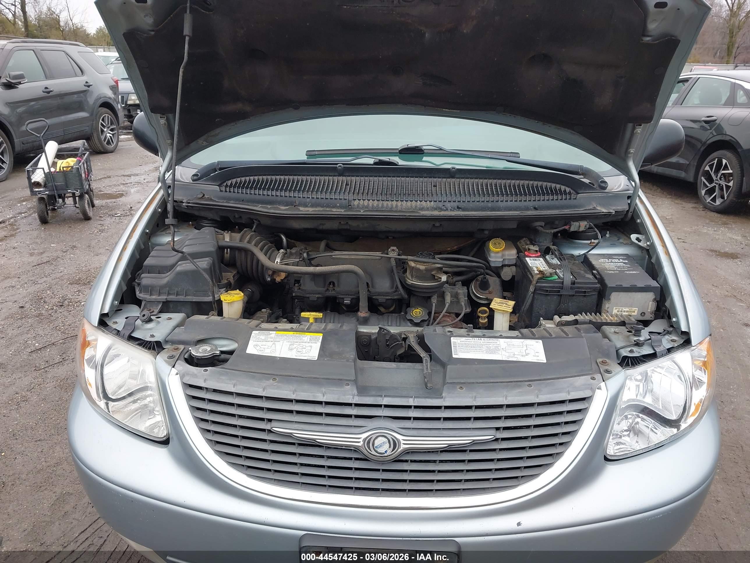 CHRYSLER TOWN image 10