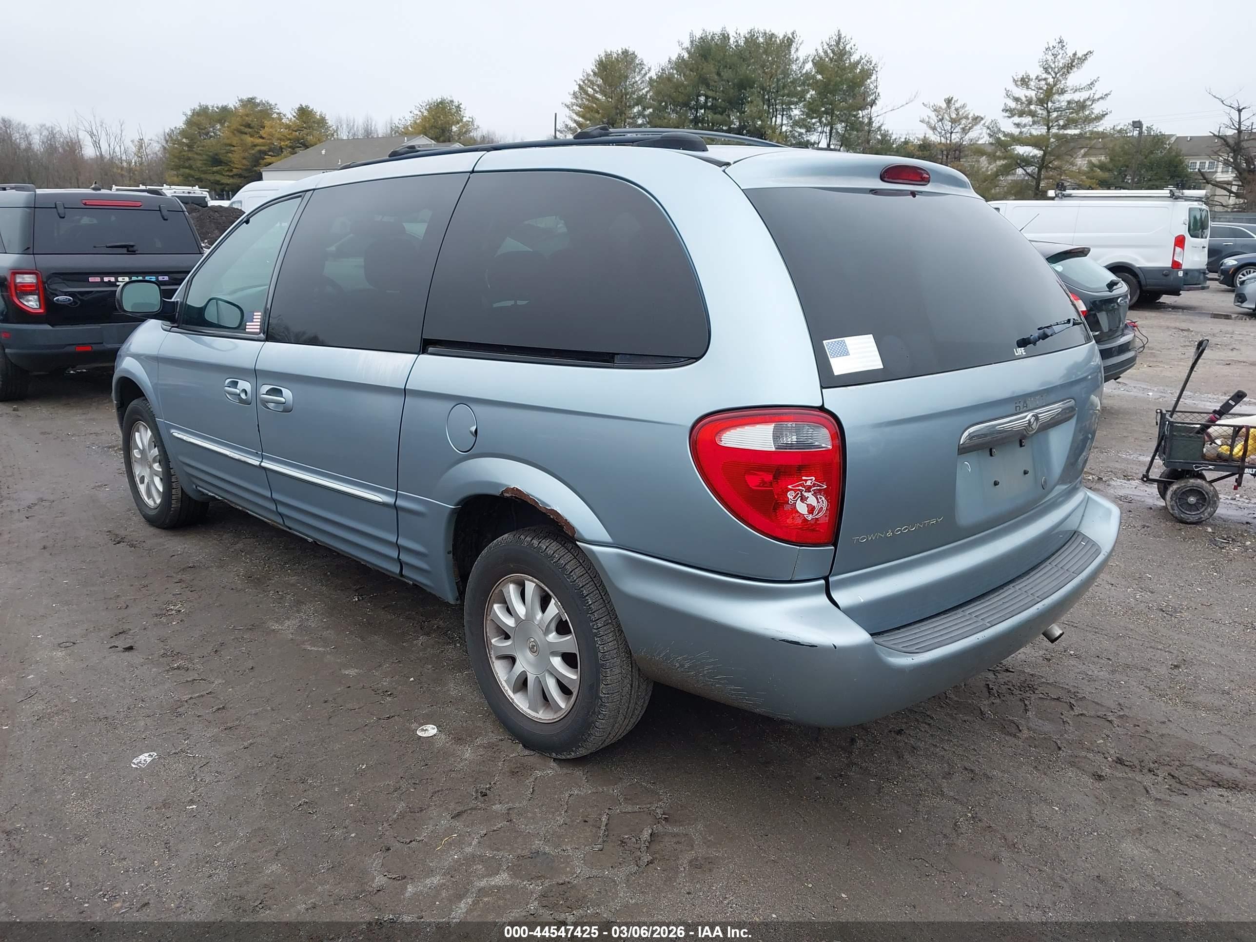 CHRYSLER TOWN image 3