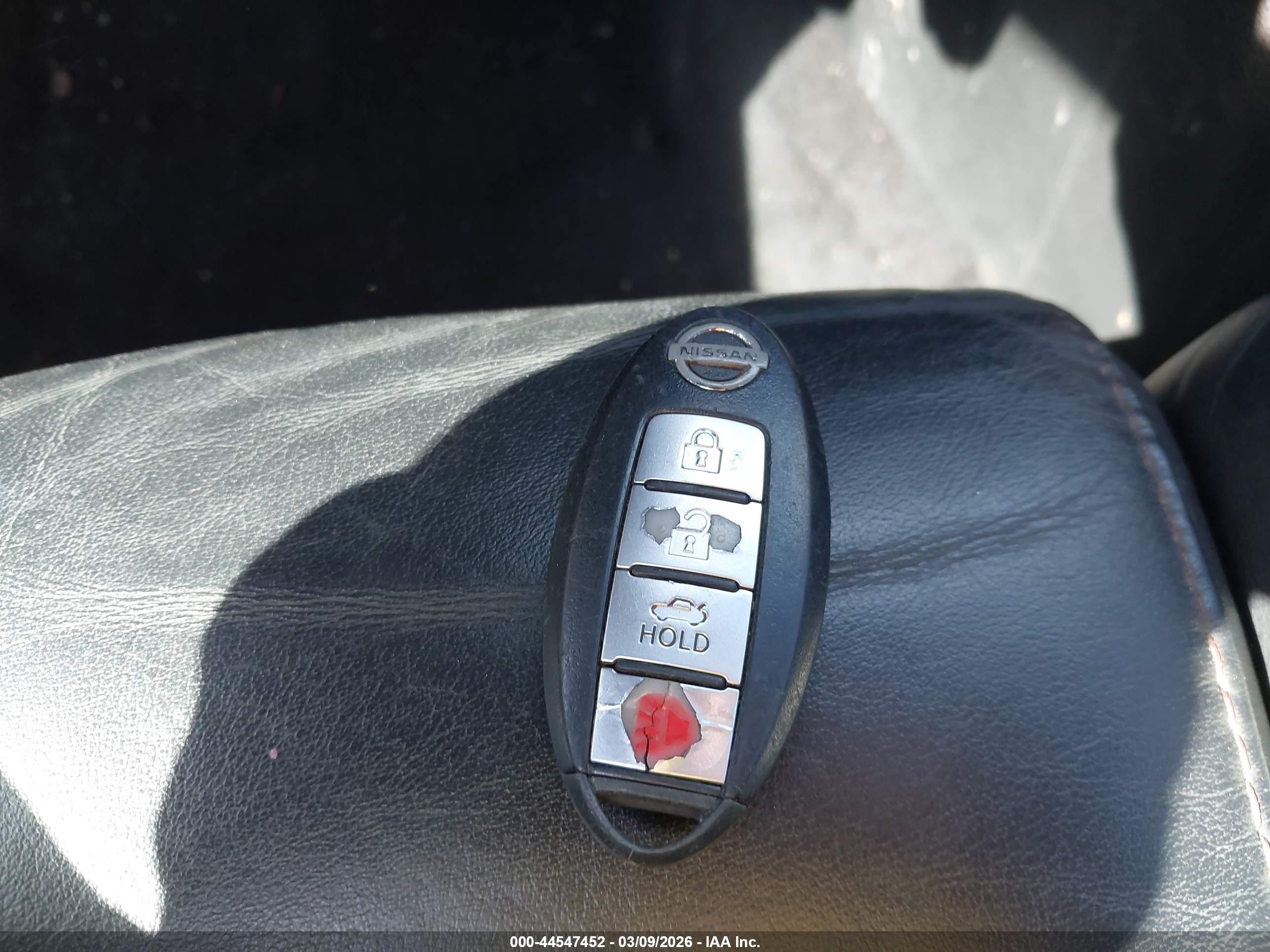 NISSAN MAXIMA image 11