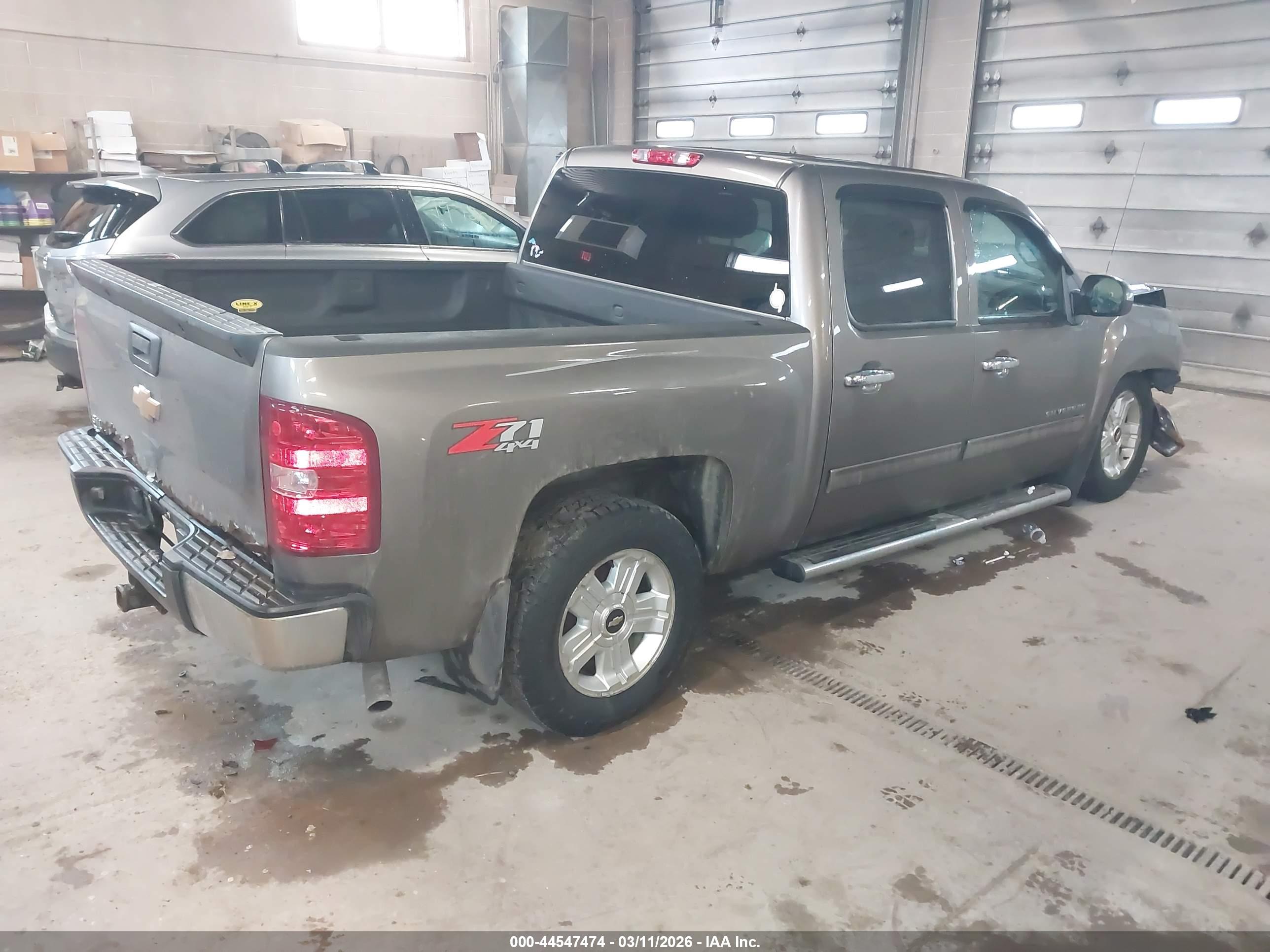 CHEVROLET SILVERADO image 4