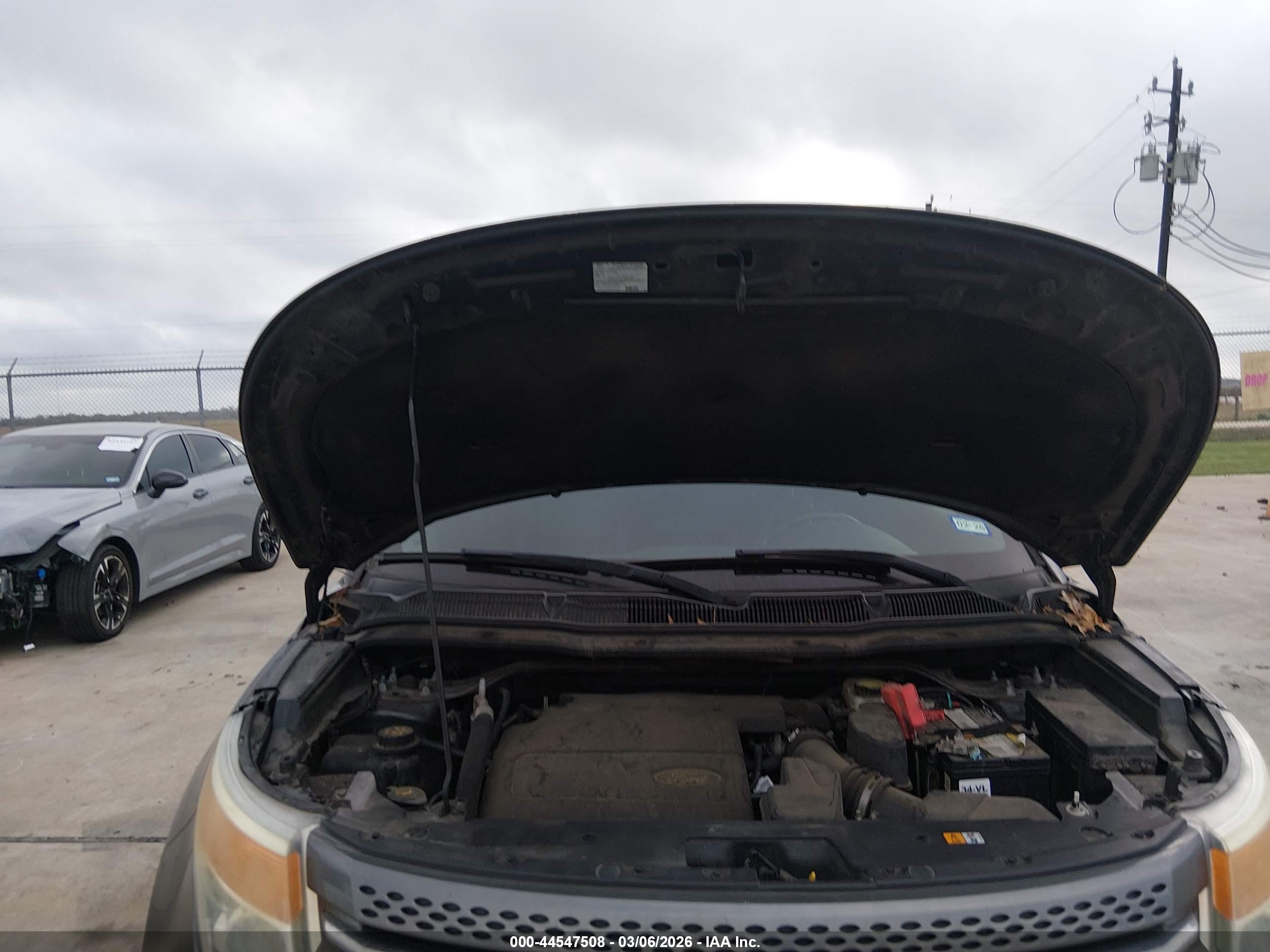 FORD EXPLORER image 10