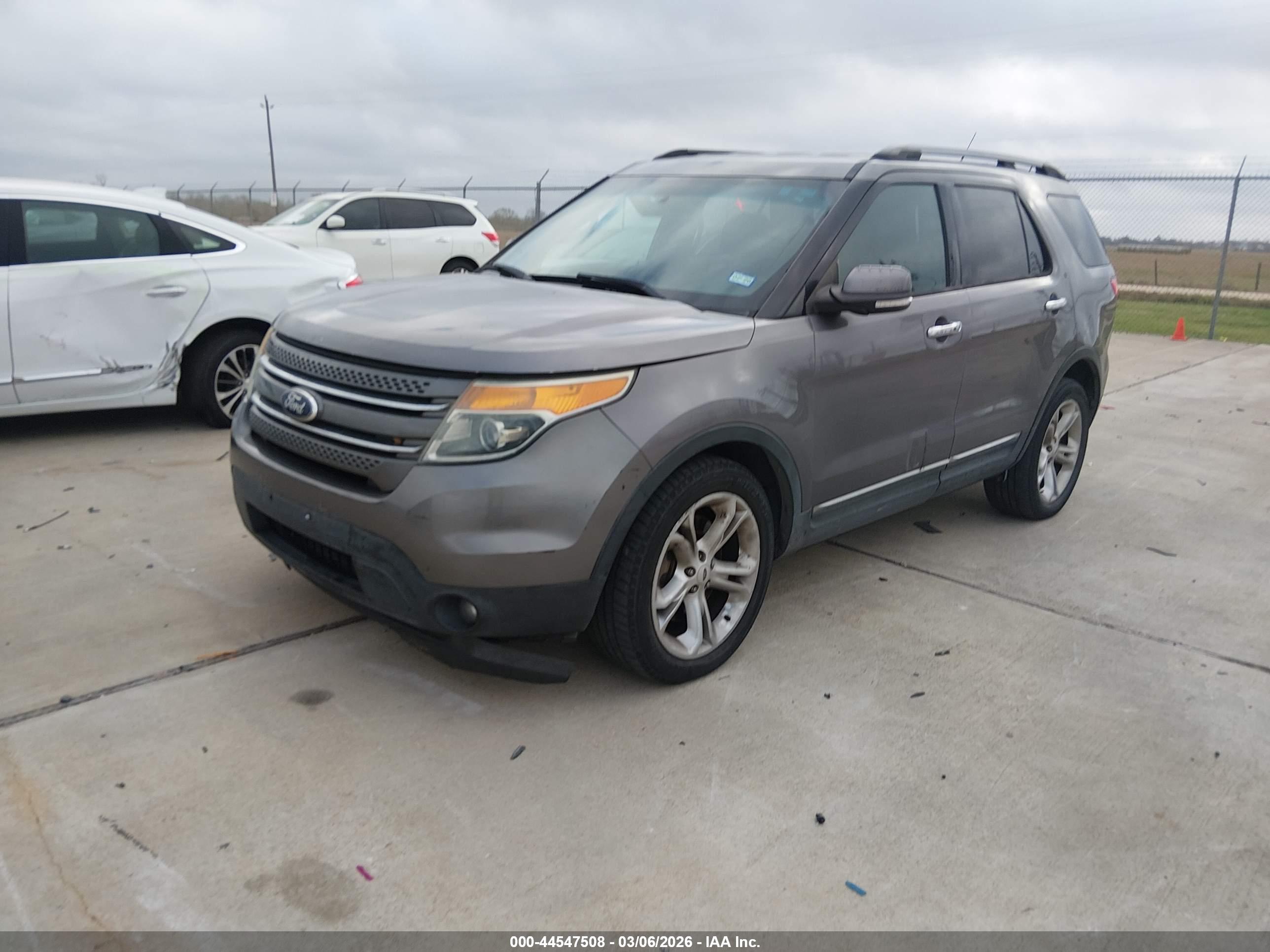 FORD EXPLORER image 2