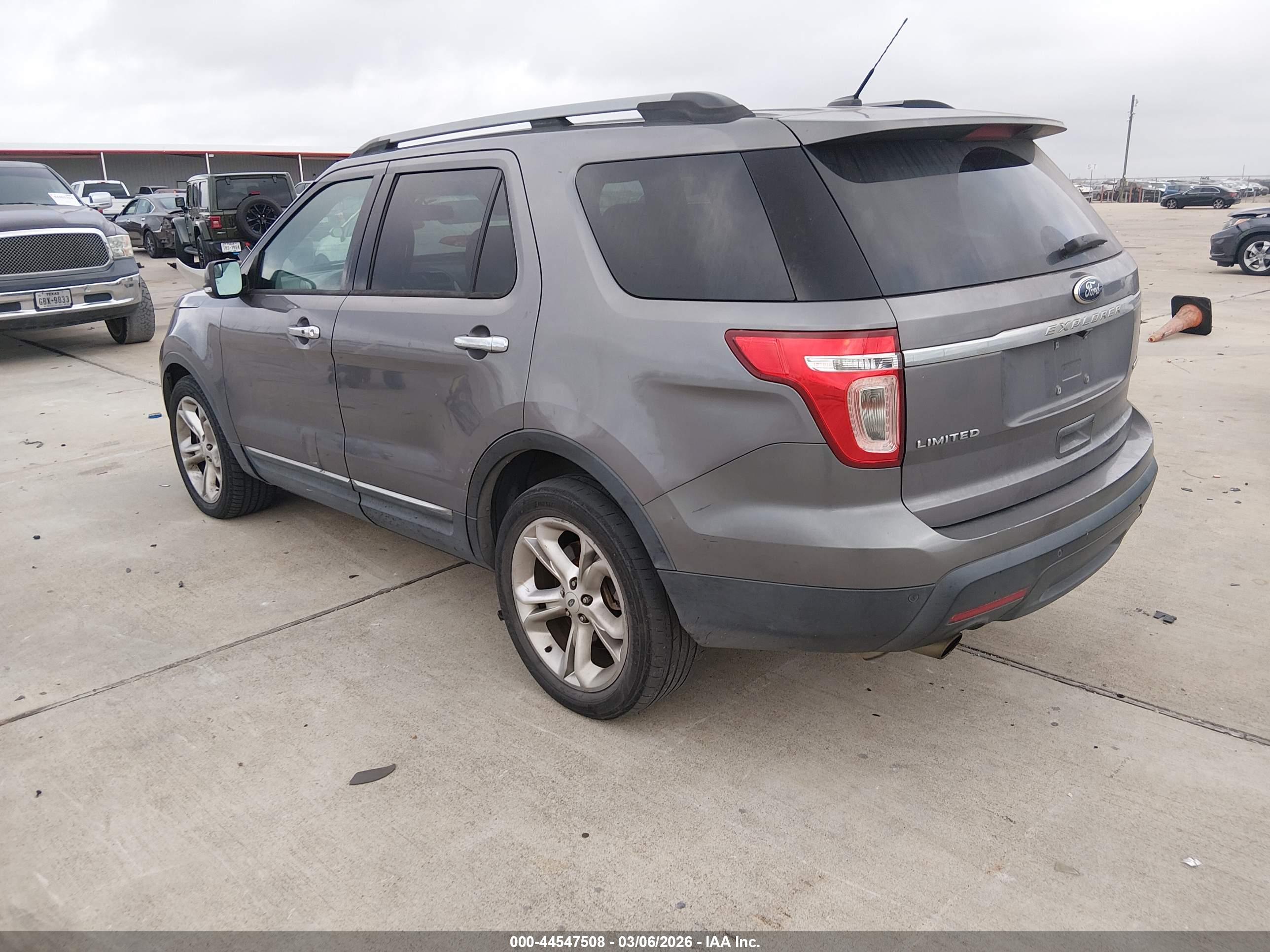 FORD EXPLORER image 3