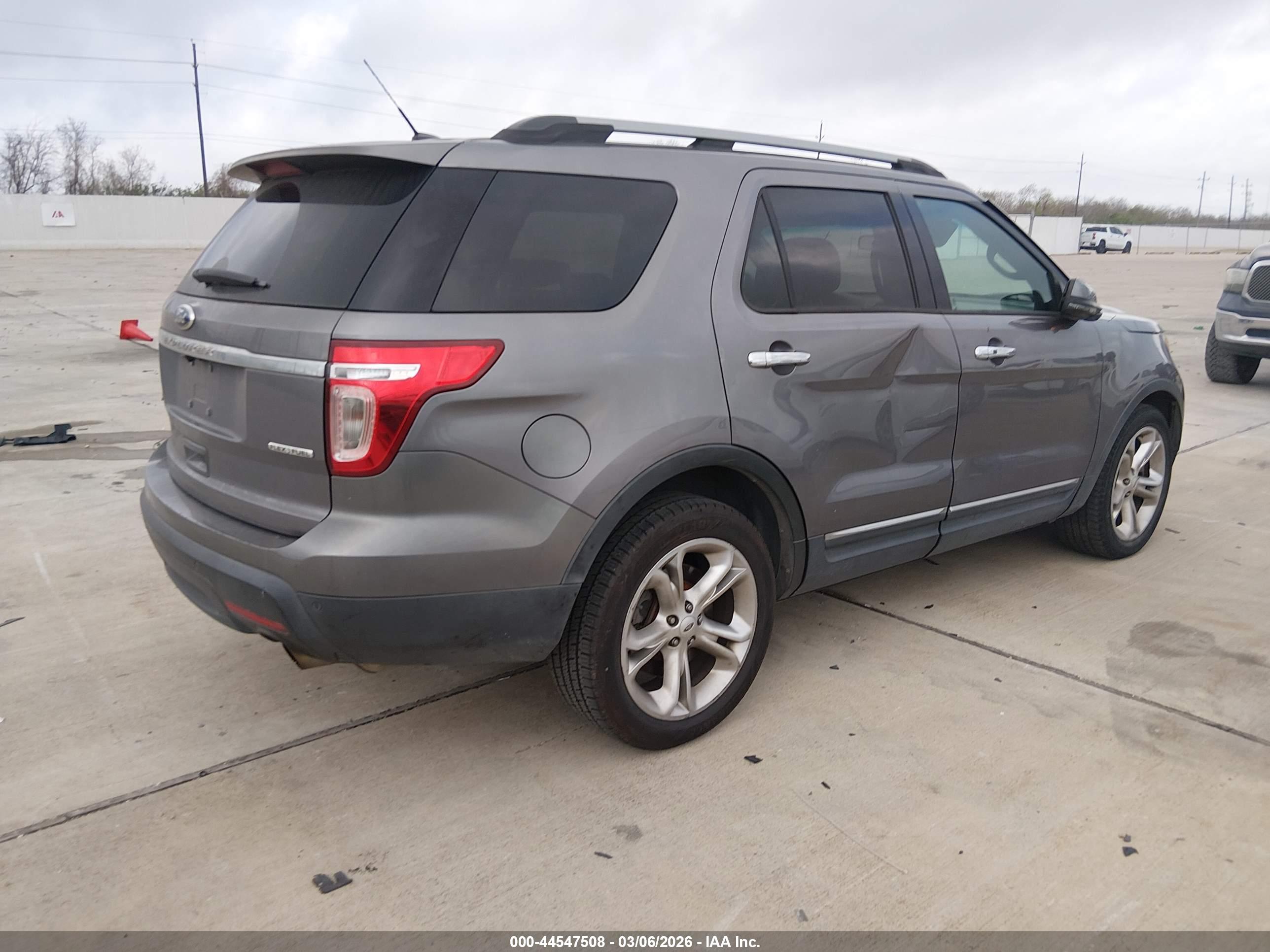 FORD EXPLORER image 4