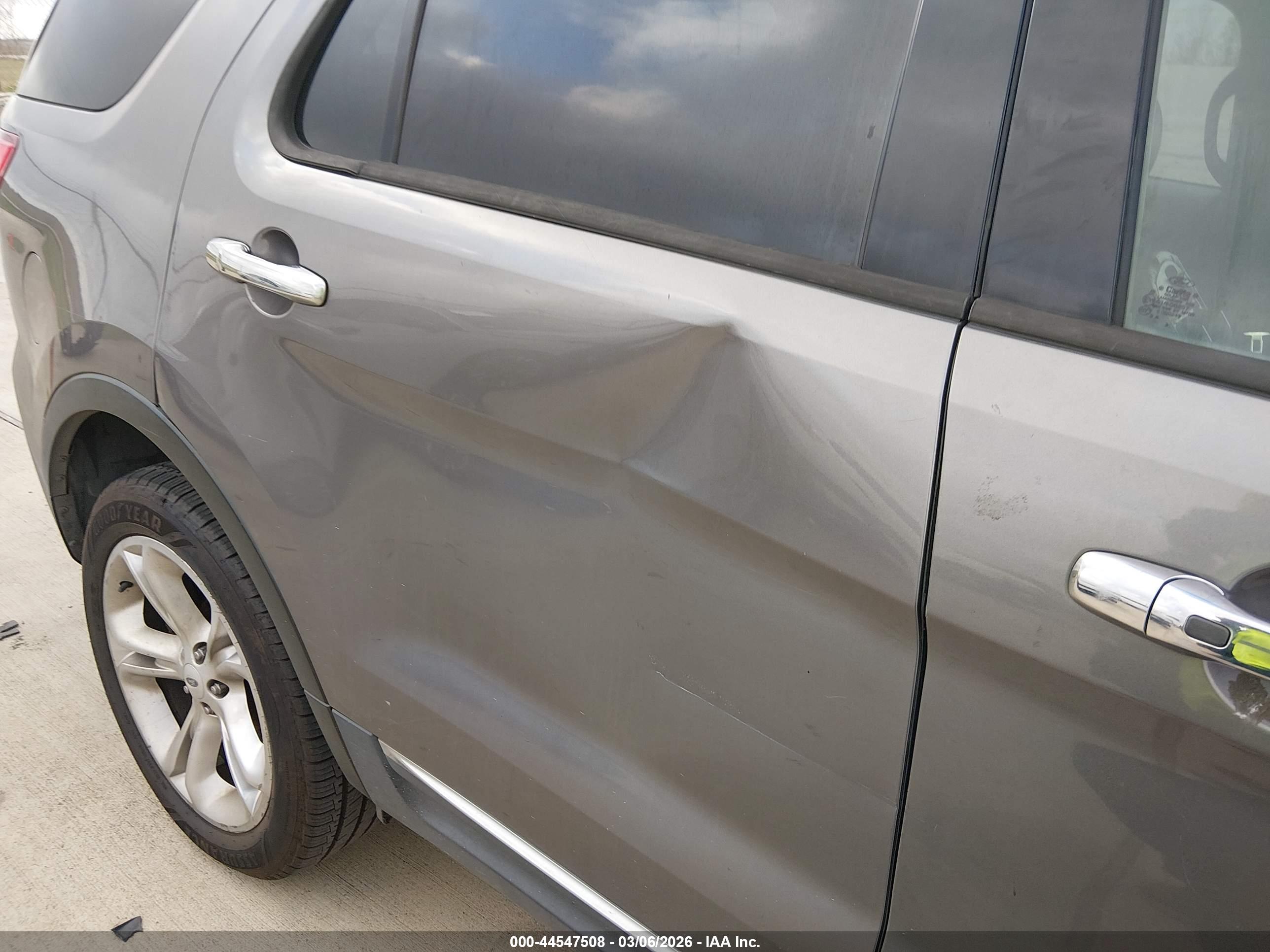 FORD EXPLORER image 6