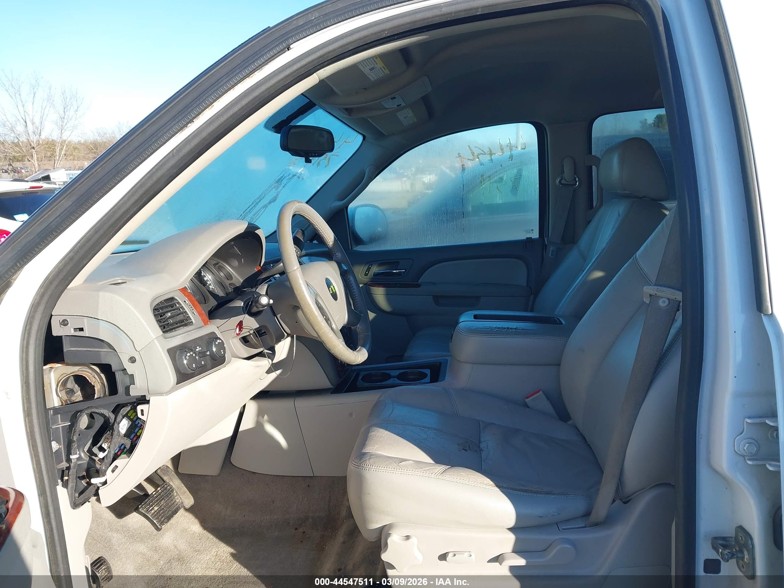 CHEVROLET TAHOE image 5