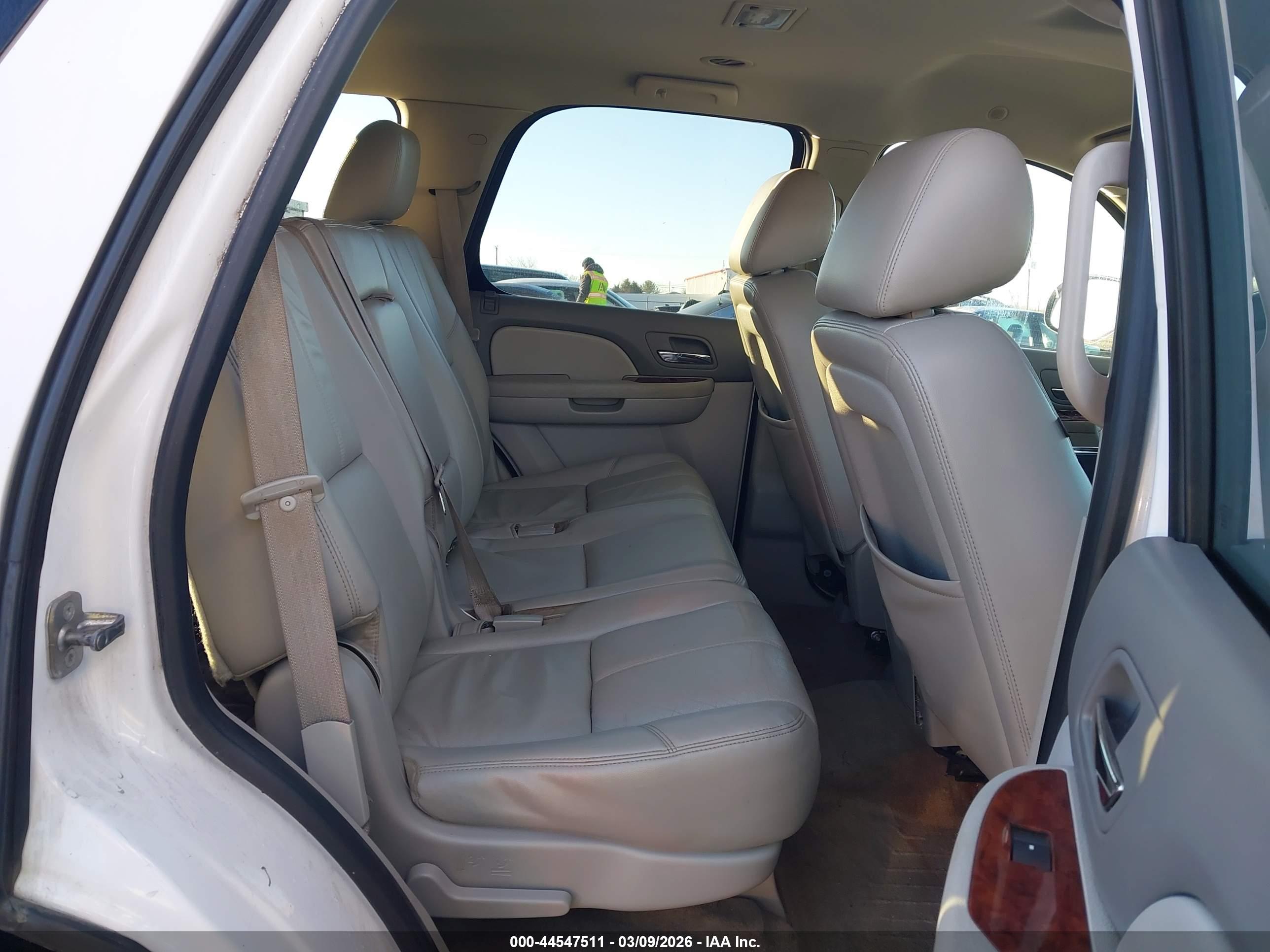 CHEVROLET TAHOE image 8