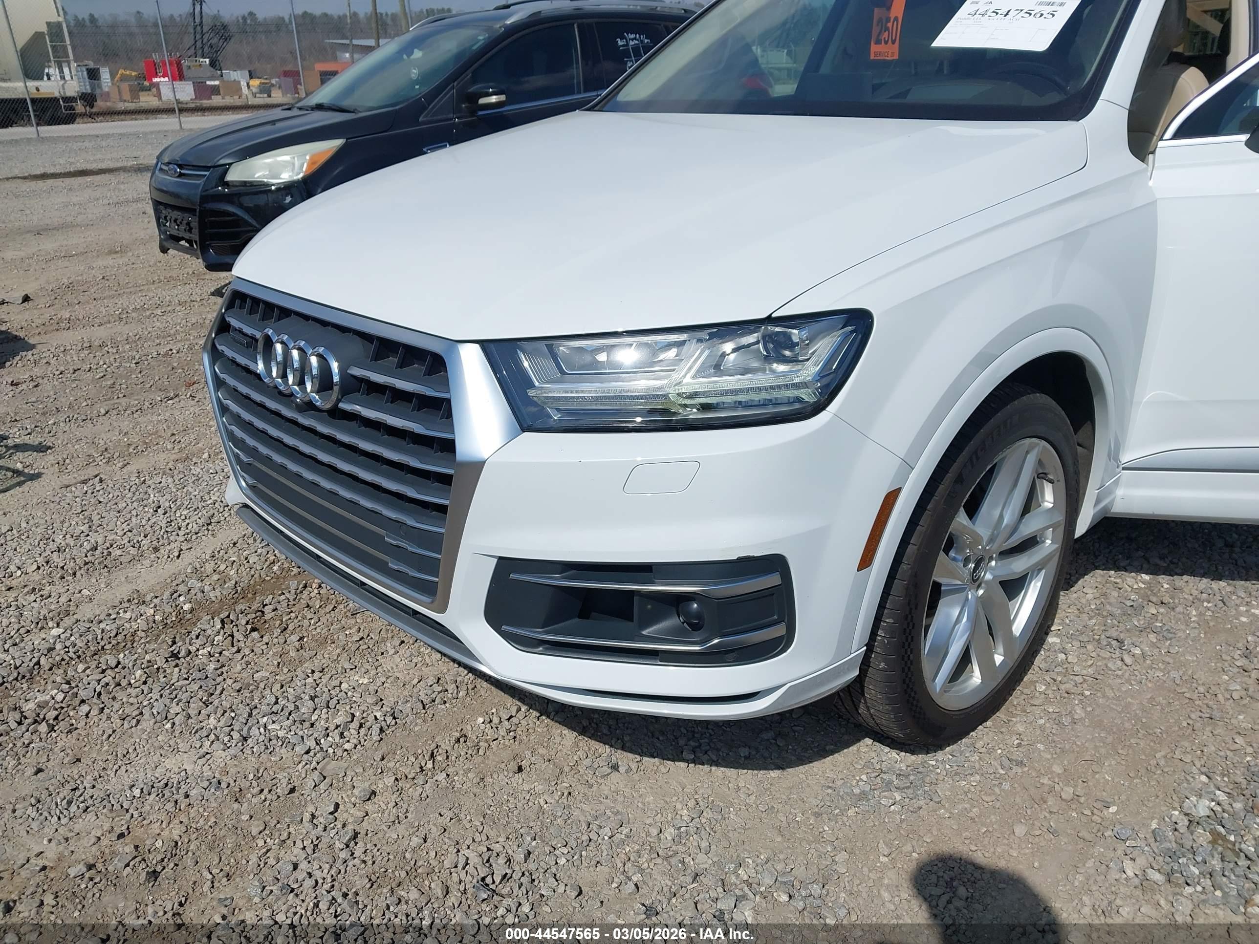 AUDI Q7 image 6