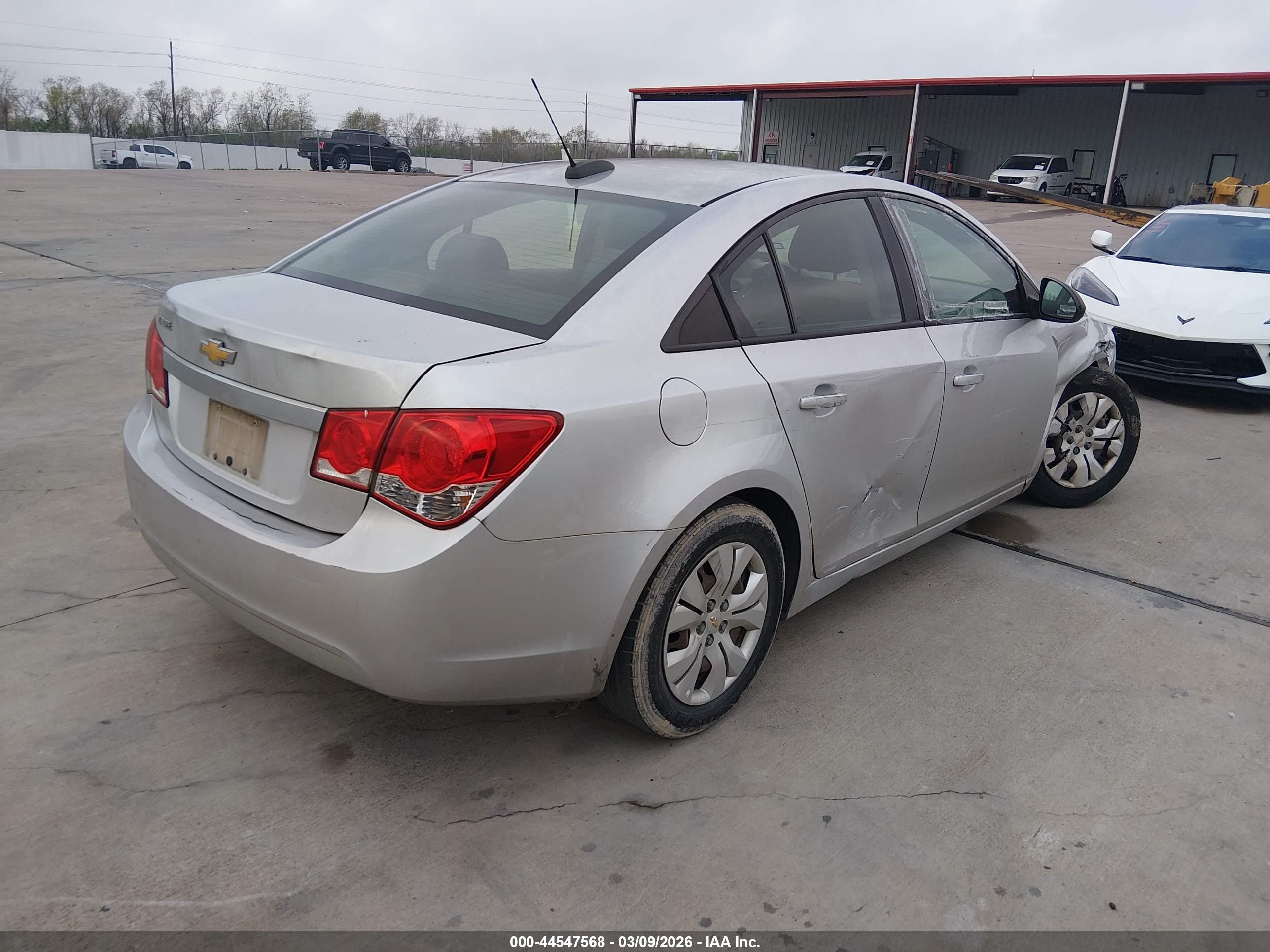 CHEVROLET CRUZE image 4