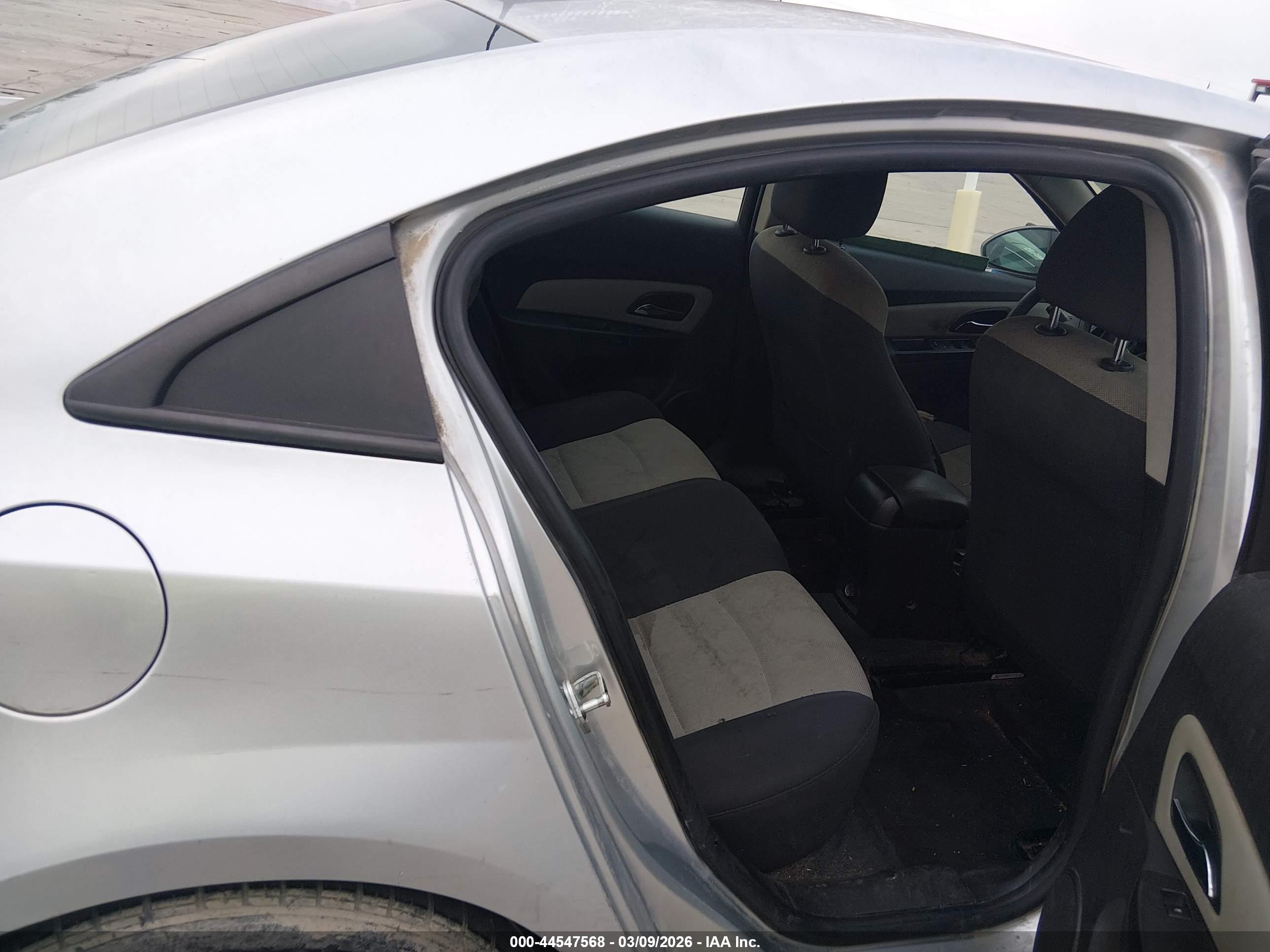 CHEVROLET CRUZE image 8