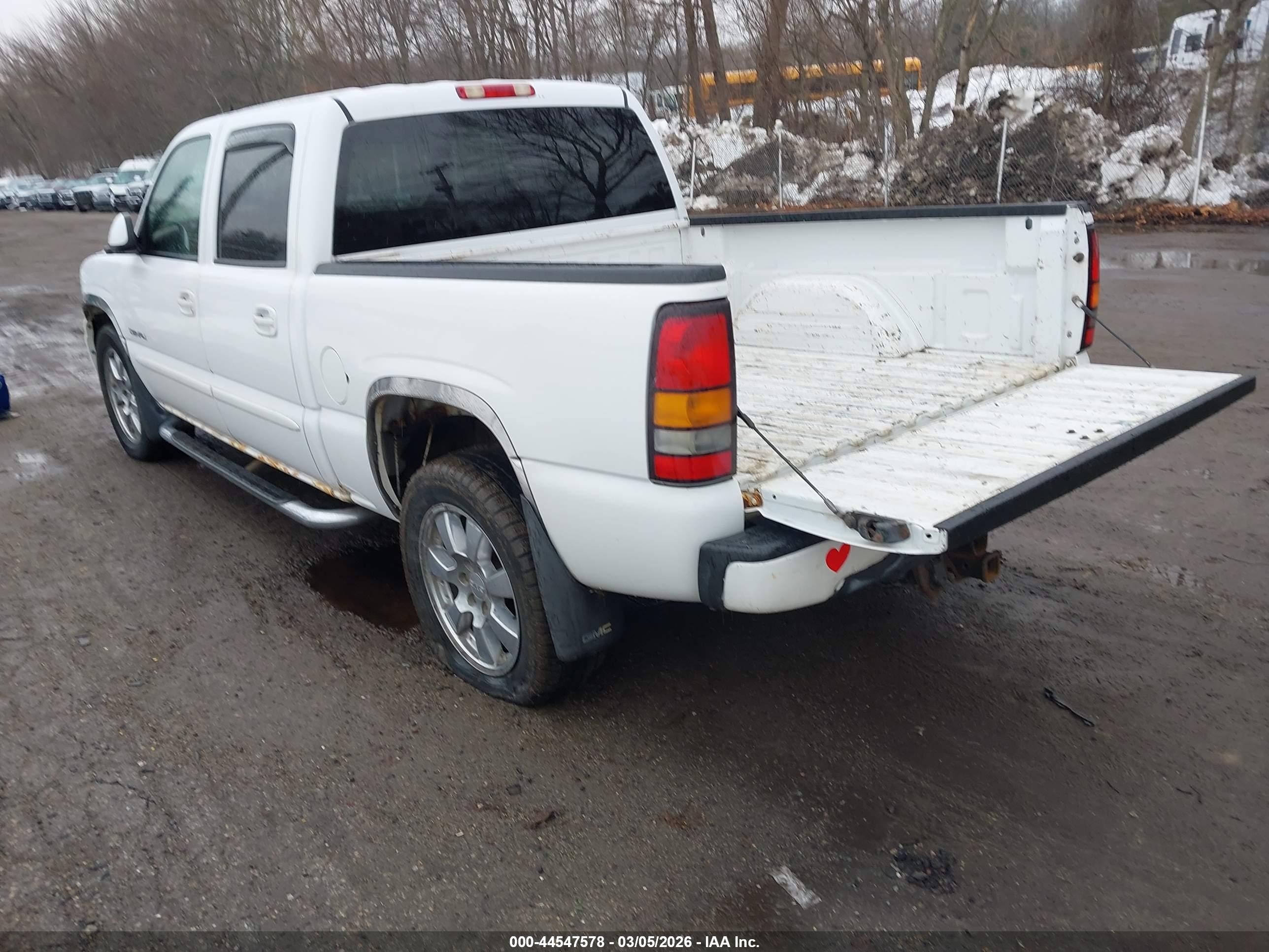 GMC SIERRA image 3
