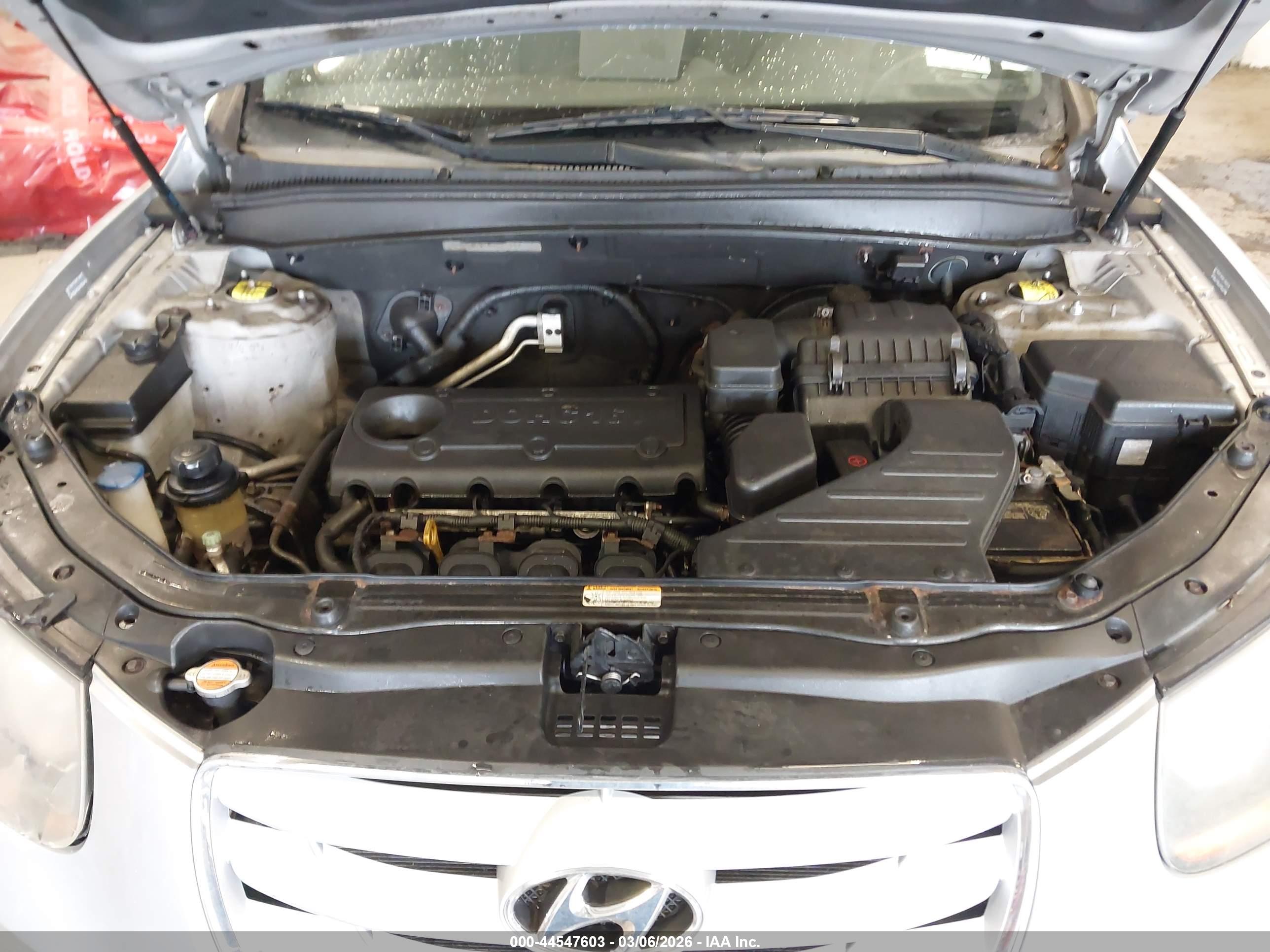 HYUNDAI SANTA image 10