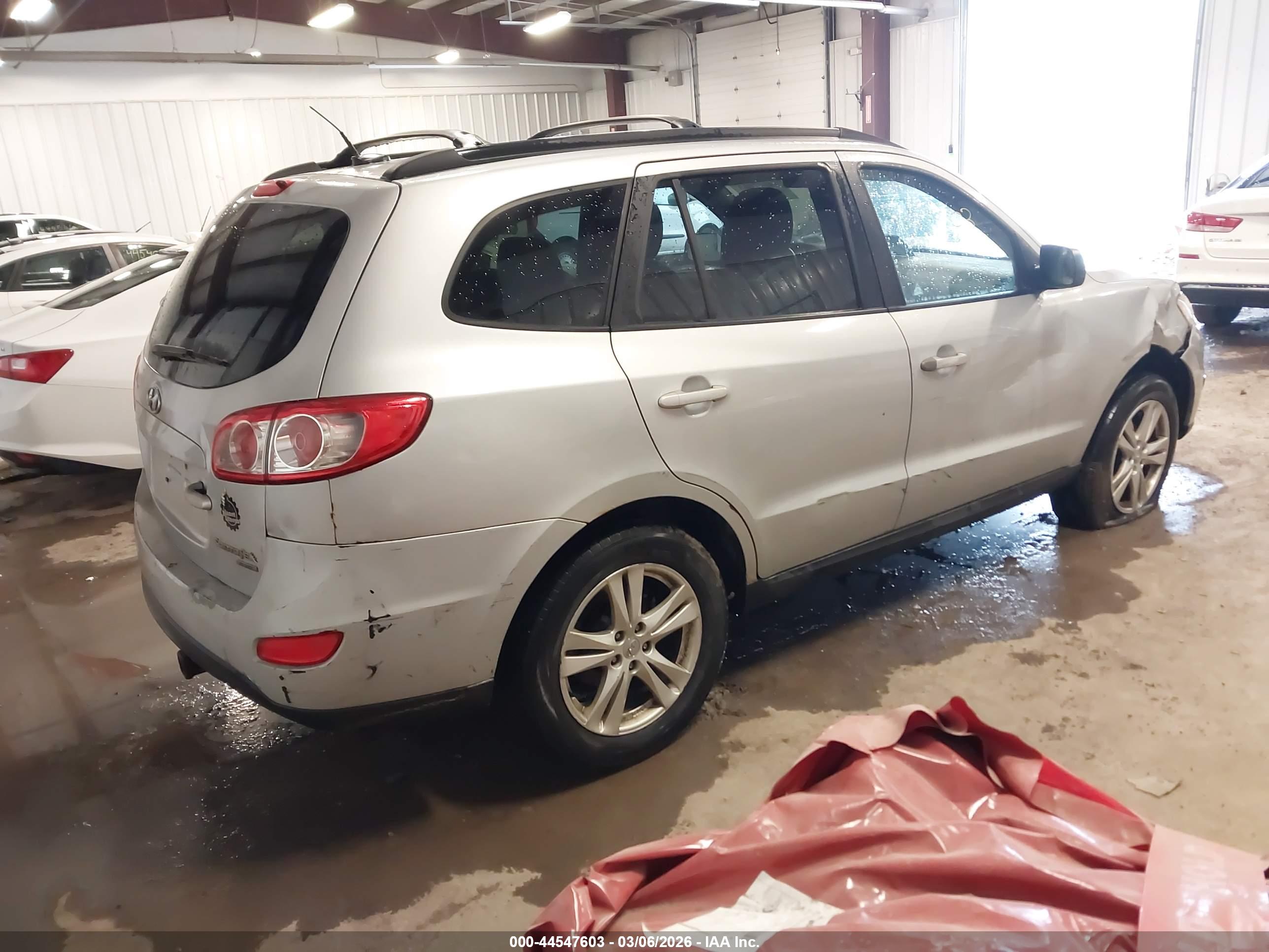 HYUNDAI SANTA image 4