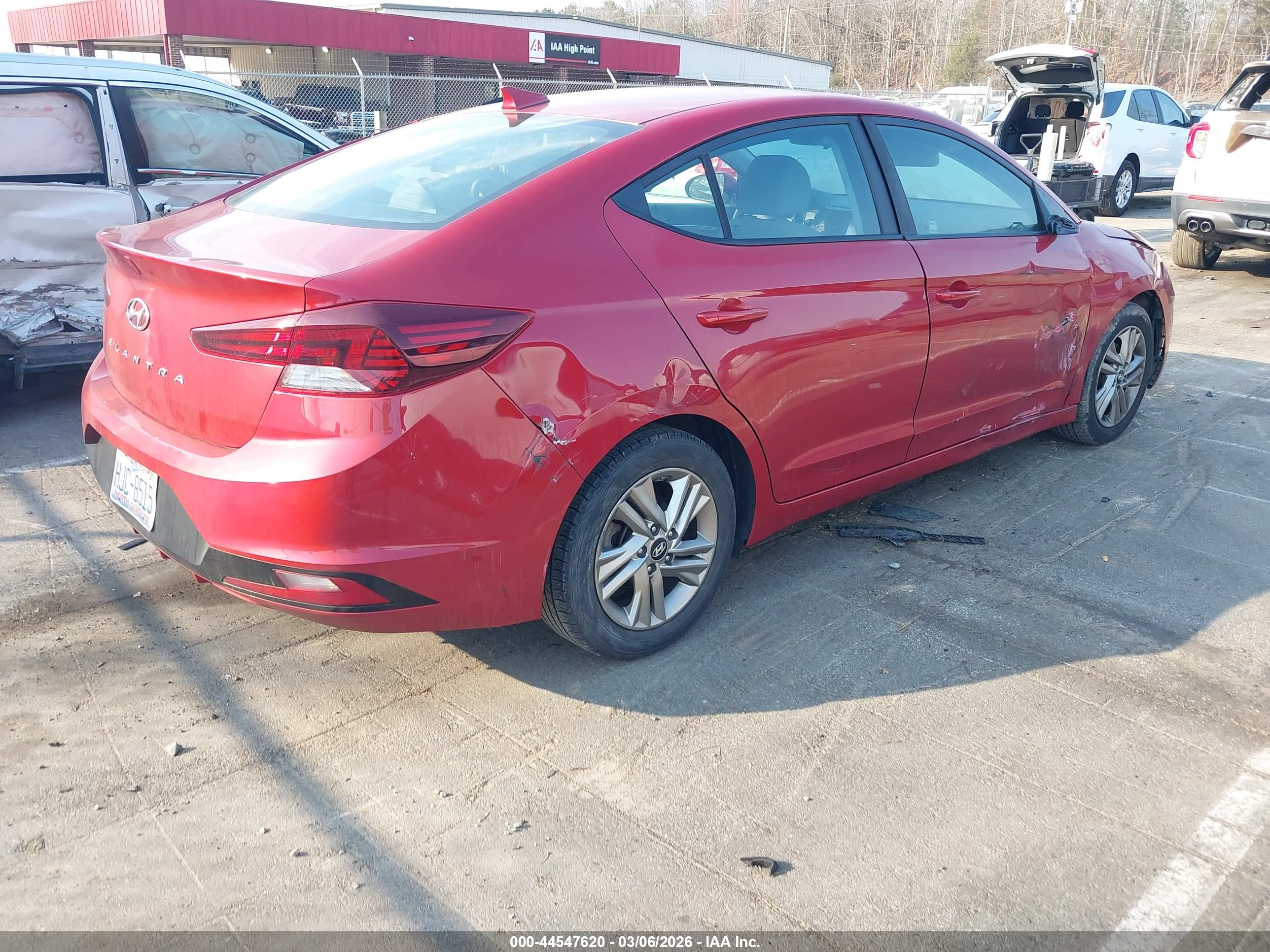 HYUNDAI ELANTRA image 4