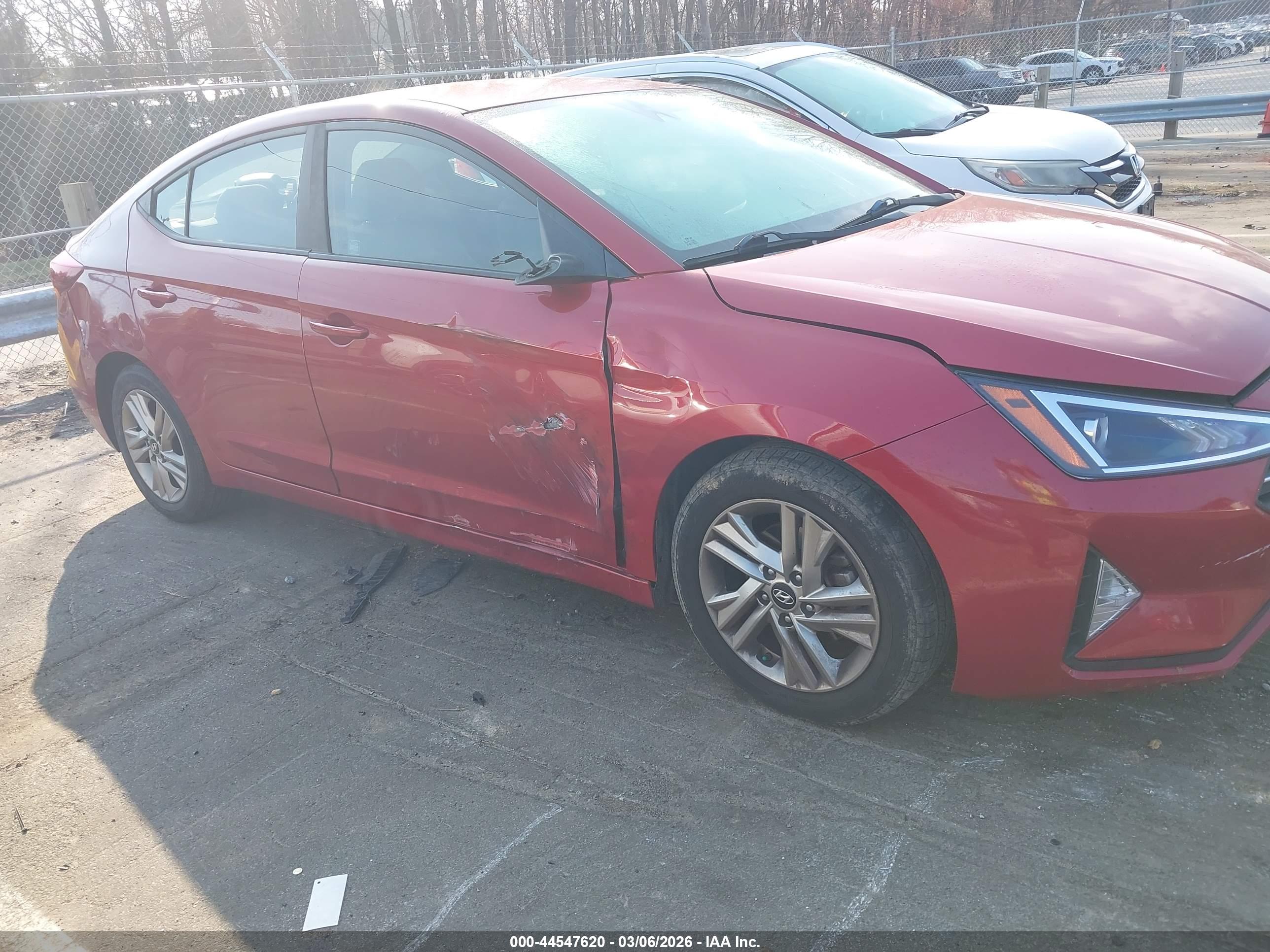 HYUNDAI ELANTRA image 6