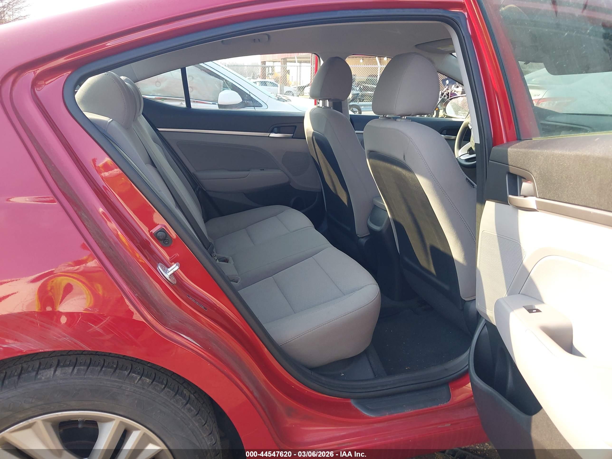HYUNDAI ELANTRA image 8